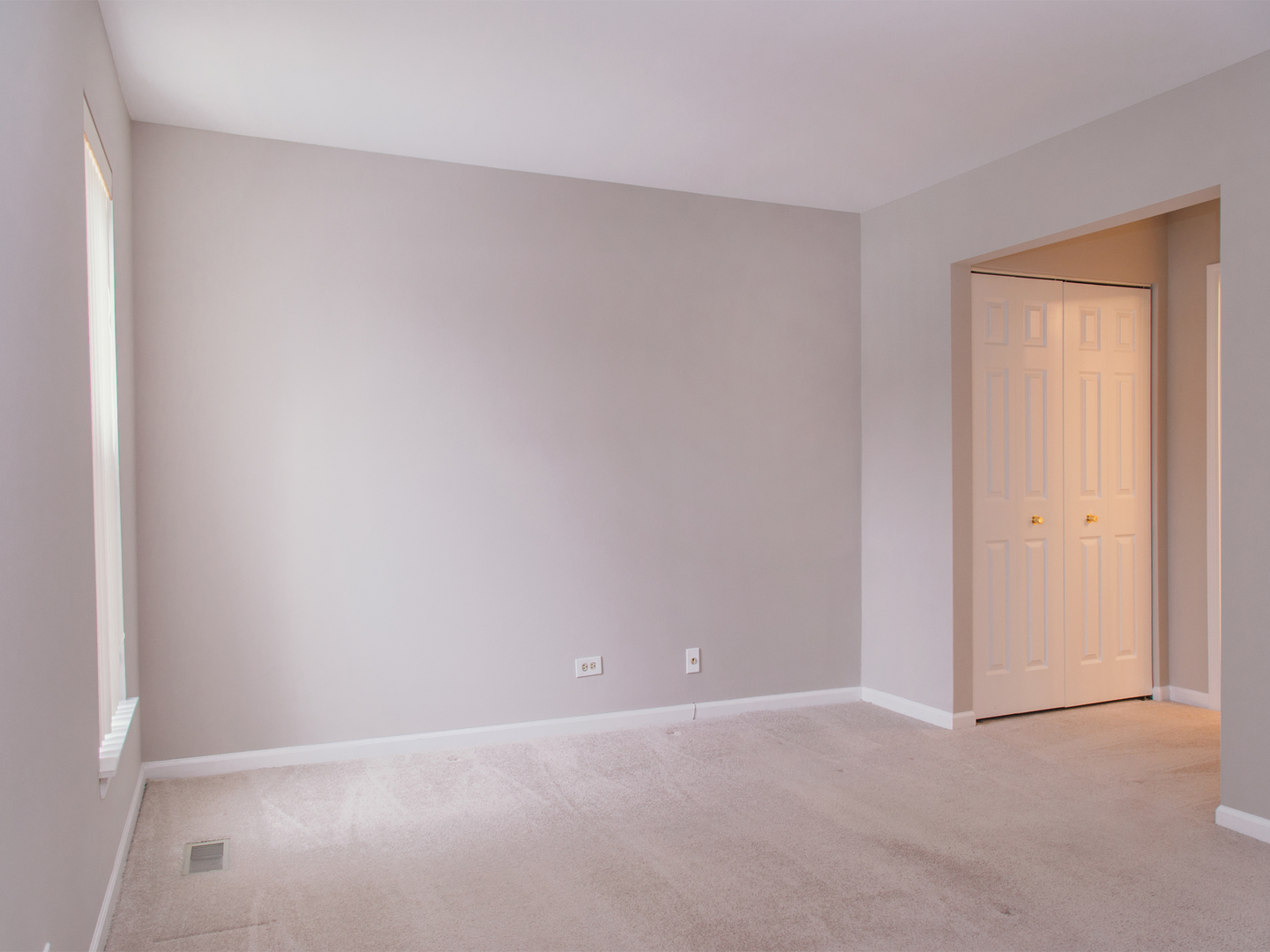 251 Old Oak Court W