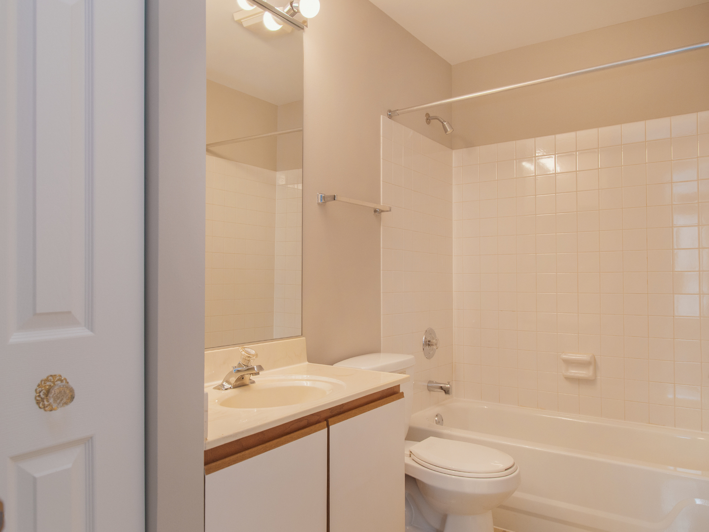 251 Old Oak Court W