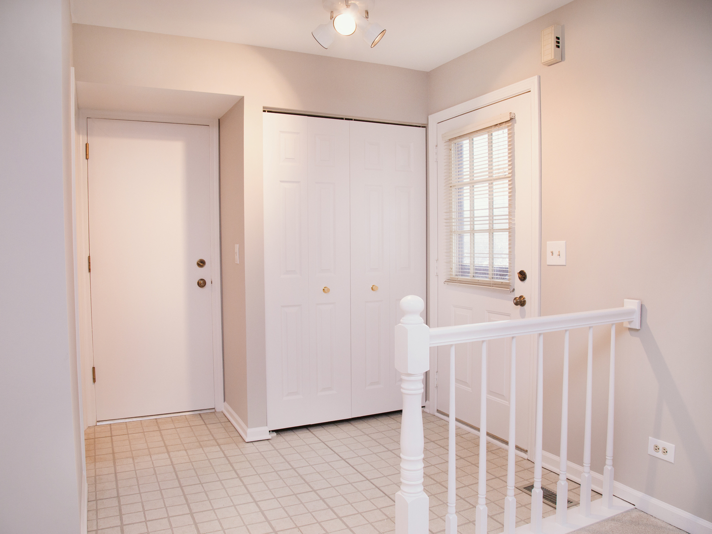 251 Old Oak Court W