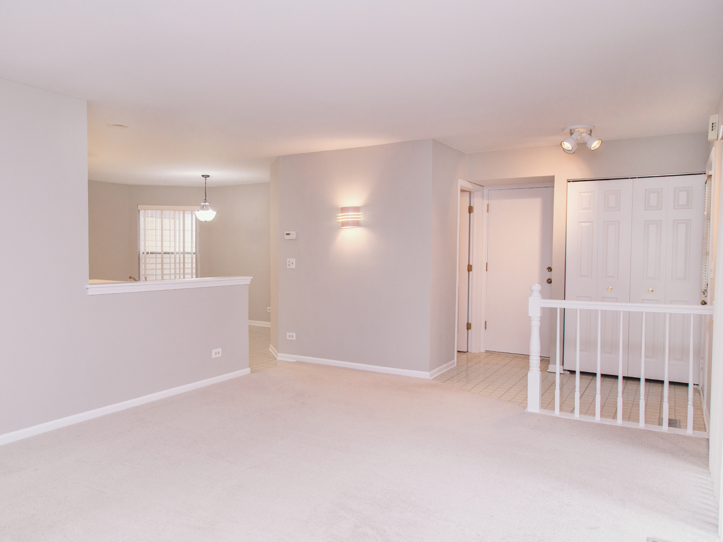 251 Old Oak Court W