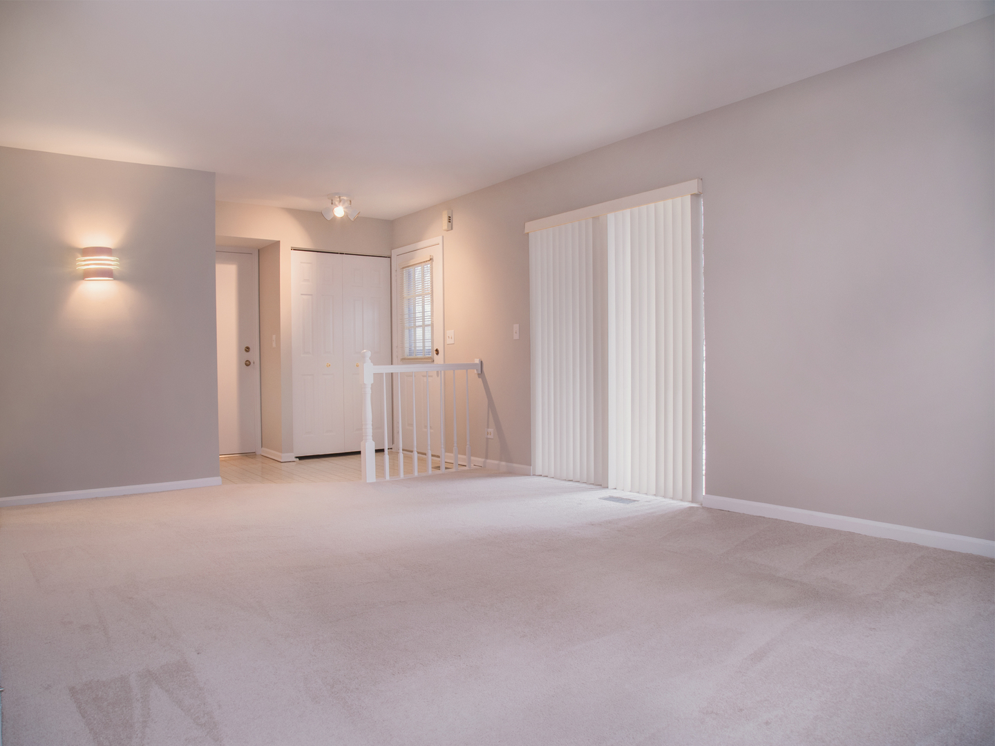 251 Old Oak Court W