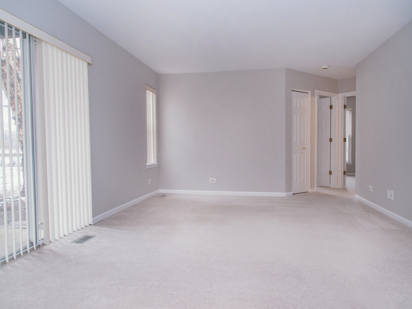 251 Old Oak Court W