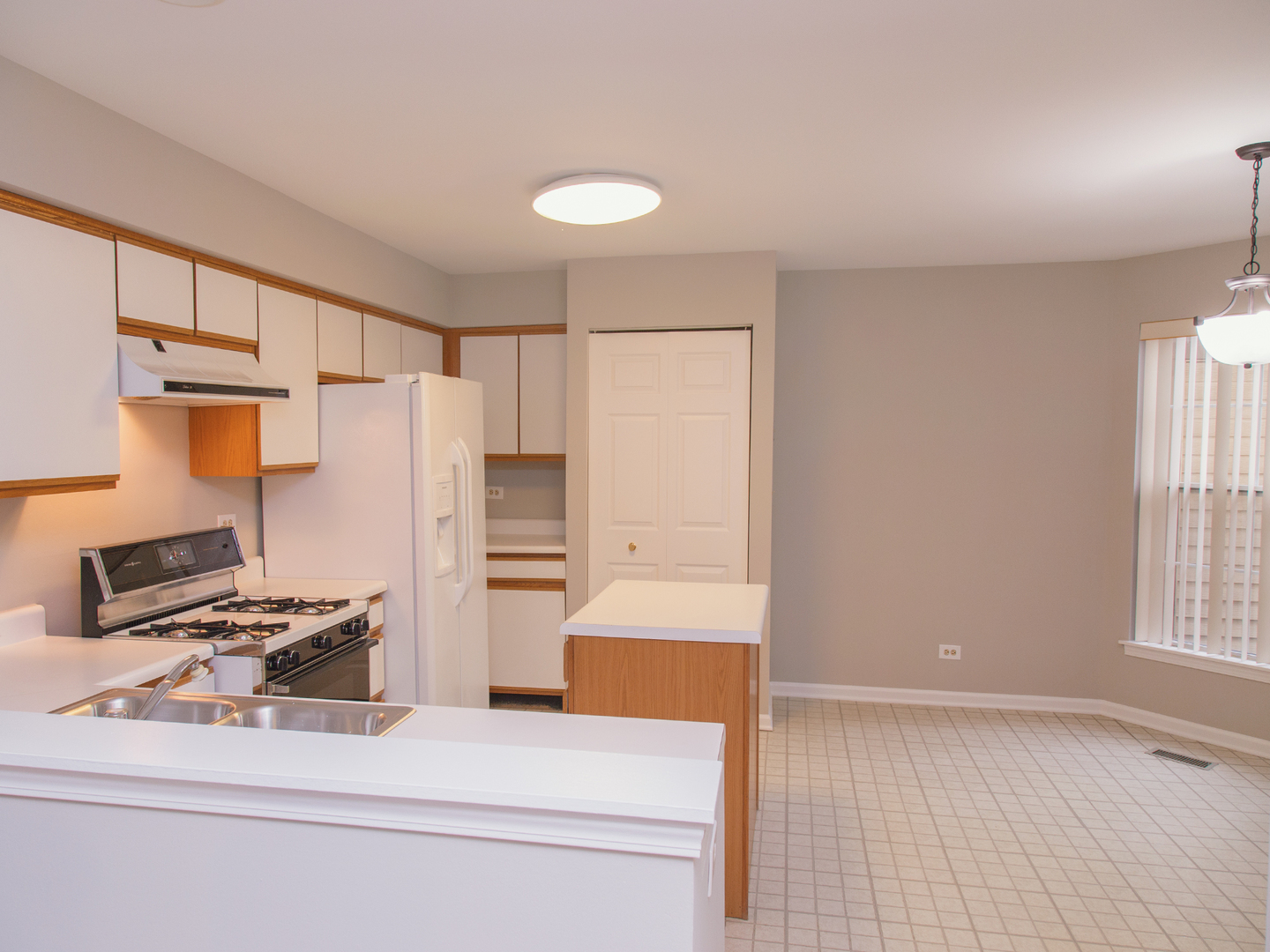 251 Old Oak Court W