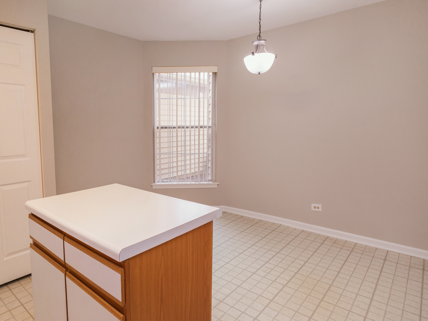 251 Old Oak Court W