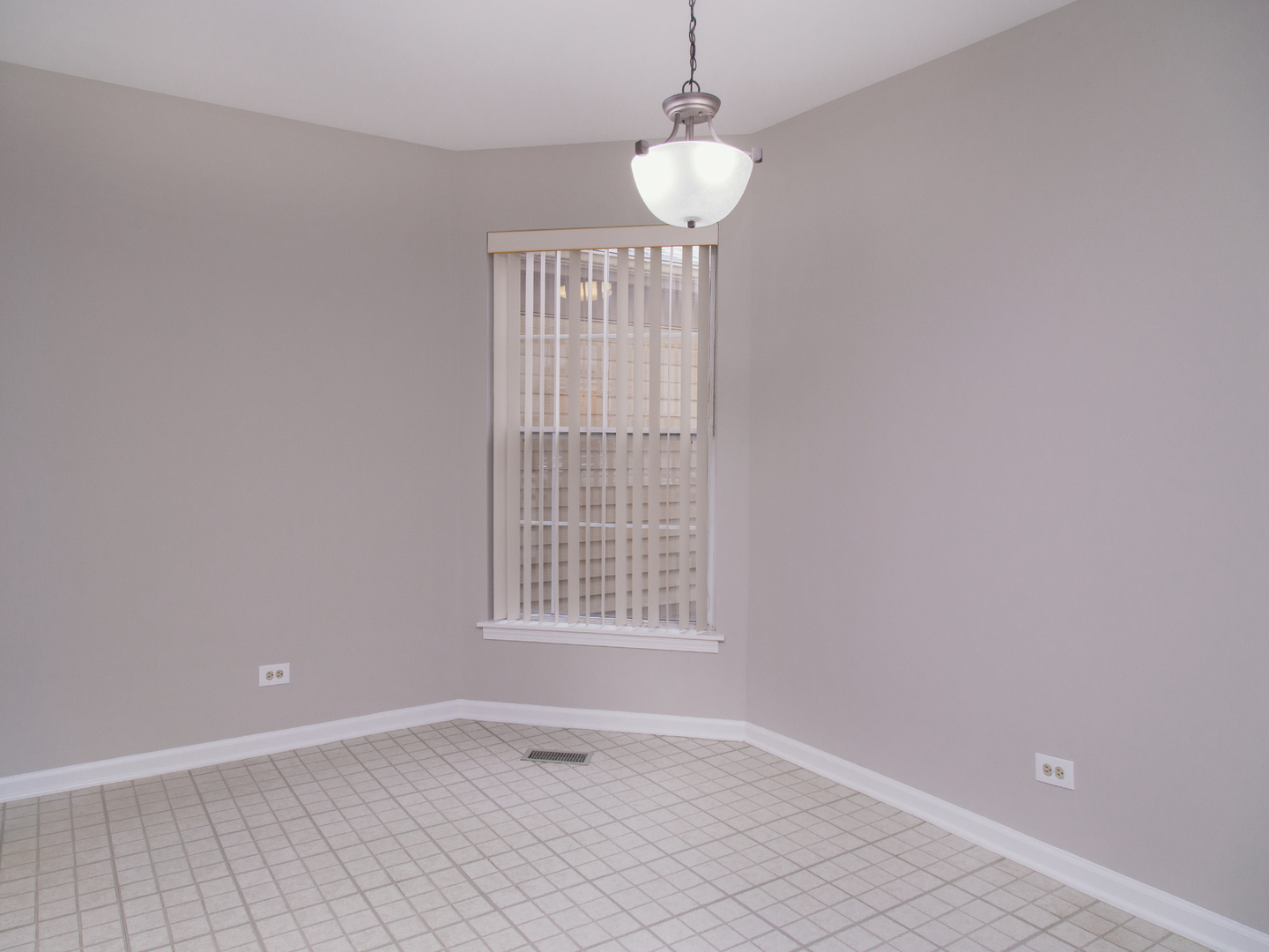 251 Old Oak Court W