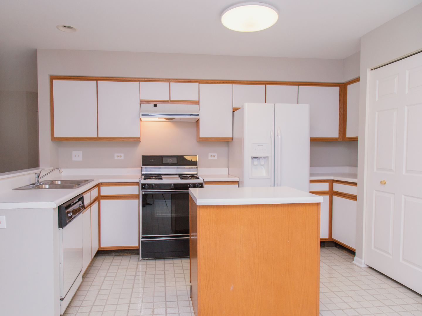251 Old Oak Court W
