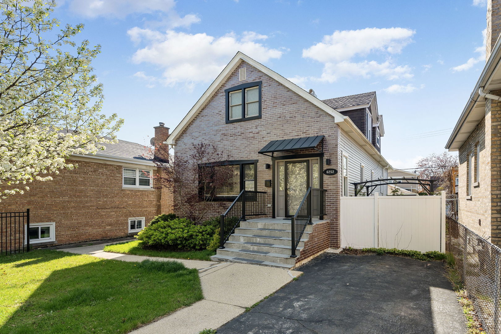 5 House in Norwood Park