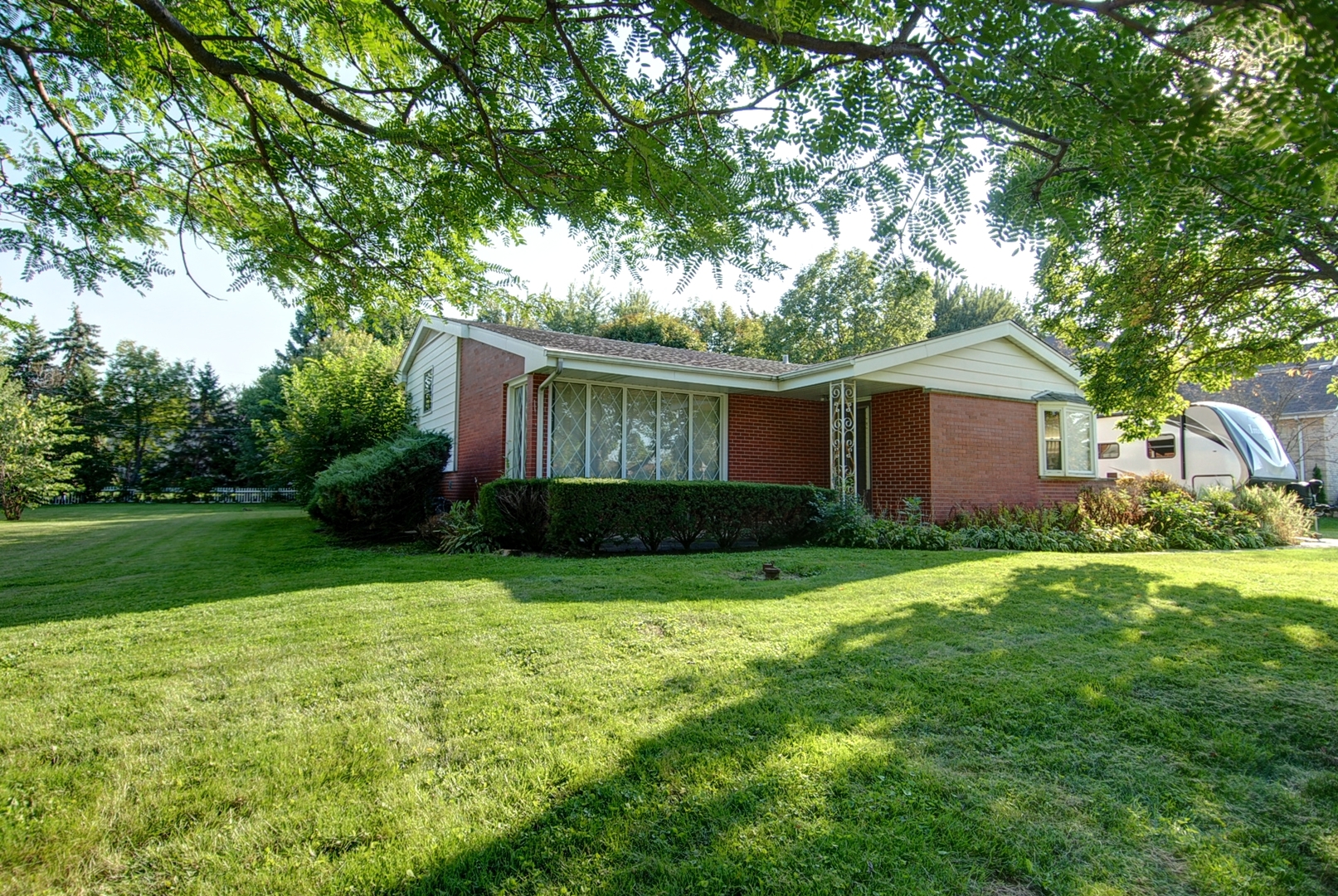 Arlington Heights Il Investment Properties Picket Fence Realty Group 1215 Wildwood Lane Mount Prospect Il 60056 Featured Property