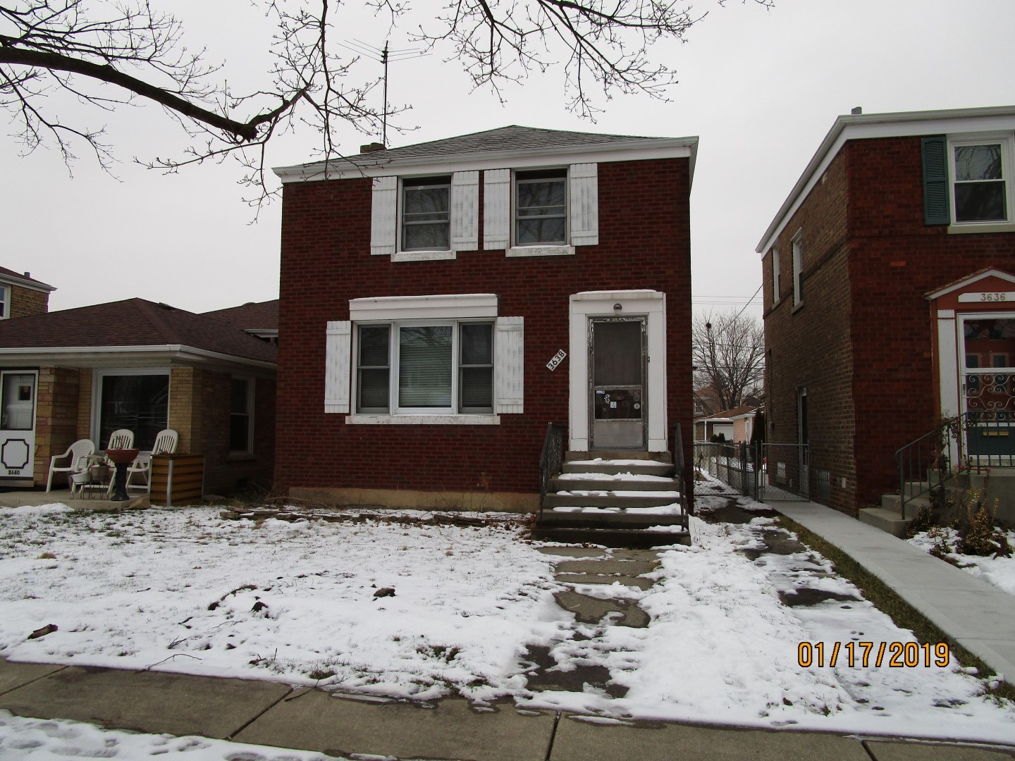 3638 59th Avenue S Cicero, Illinois ** HOME WILL BE CLEANED OUT THE WEEK OF 2/11 ** SINGLE FAMILY HOME SOLD AS-IS AND READY FOR A NEW FAMILY. NOT BANK OWNED AND NOT A SHORT SALE, OWNERS ARE LOCAL AND MOTIVATED. THIS HOME IS BEING SOLD AS-IS, SO PLEASE INSPECT PRIOR TO SUBMITTING AN OFFER. PLEASE NOTE: 0% TAX PRORATIONS ARE OFFERED, THE SELLER WILL PAY CURRENT AND ALL PRIOR TAX BUT 0% CREDIT FOR FUTURE BILLS. SPECIAL WARRANTY DEED AT CLOSING. NO SURVEY. FOR FASTER RESPONSE PLEASE USE SELLERS CONTRACT, ADDENDUM AND DISCLOSURES UNDER DOCUMENTS. EMAILING AGENT IS PREFERRED OVER CALLS .