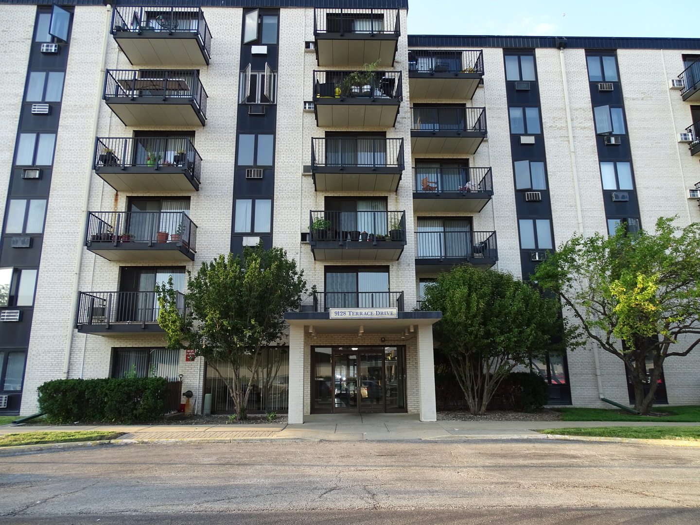 9128 WEST TERRACE DRIVE #1M, NILES, IL 60714