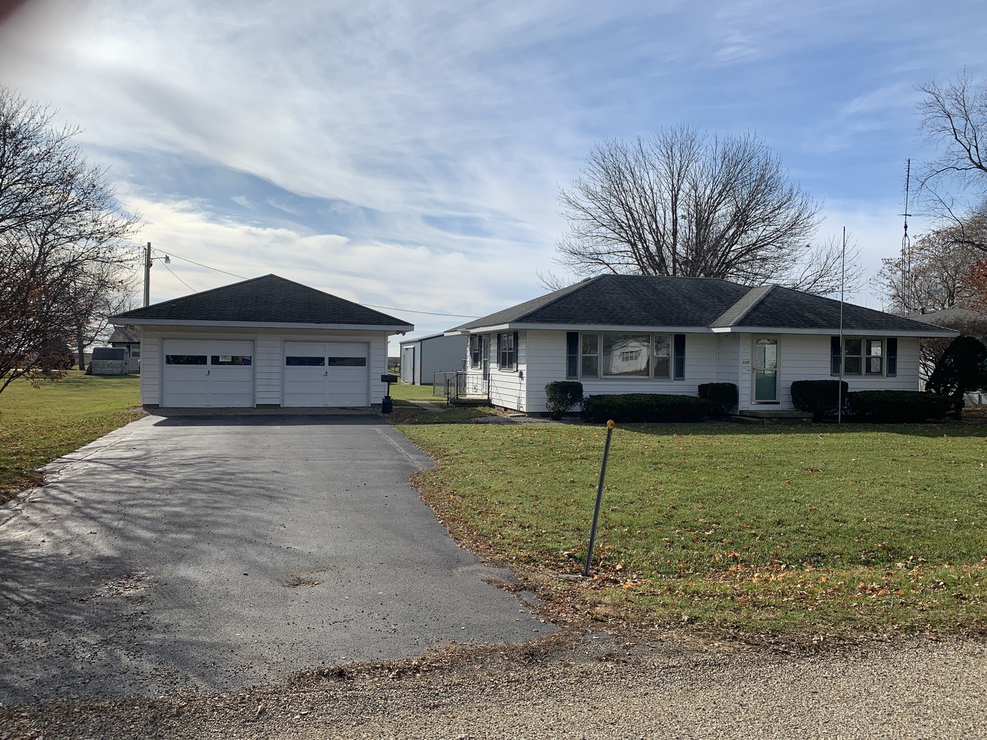 325 GROVE STREET, WELDON, IL 61882 The SellingHomes247 Team