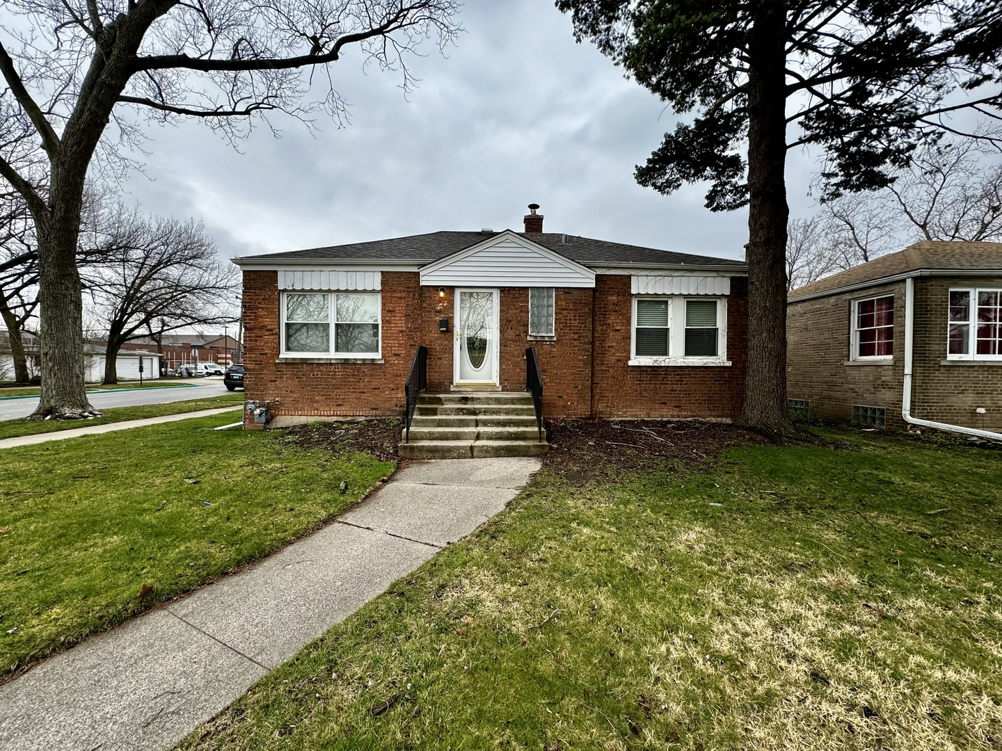 3 House in Broadview