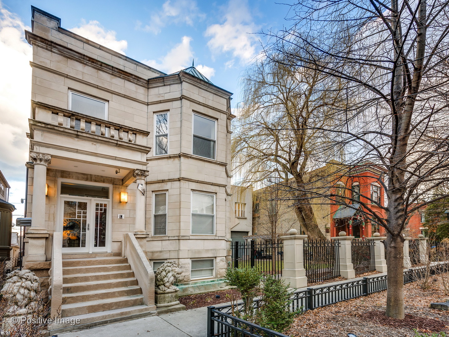1111 North Hoyne Avenue, Chicago-West Town, IL 60622
