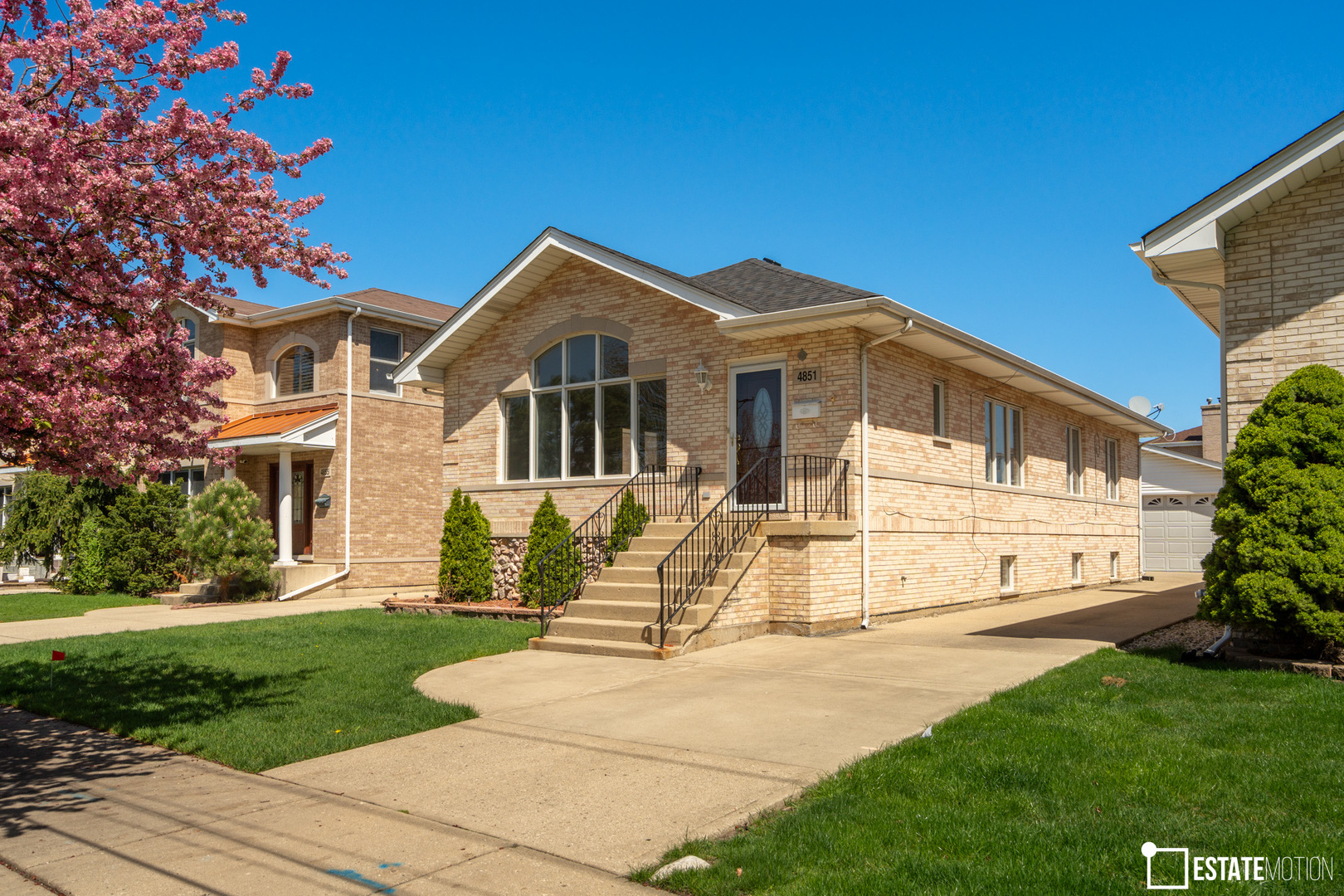 3 House in Harwood Heights