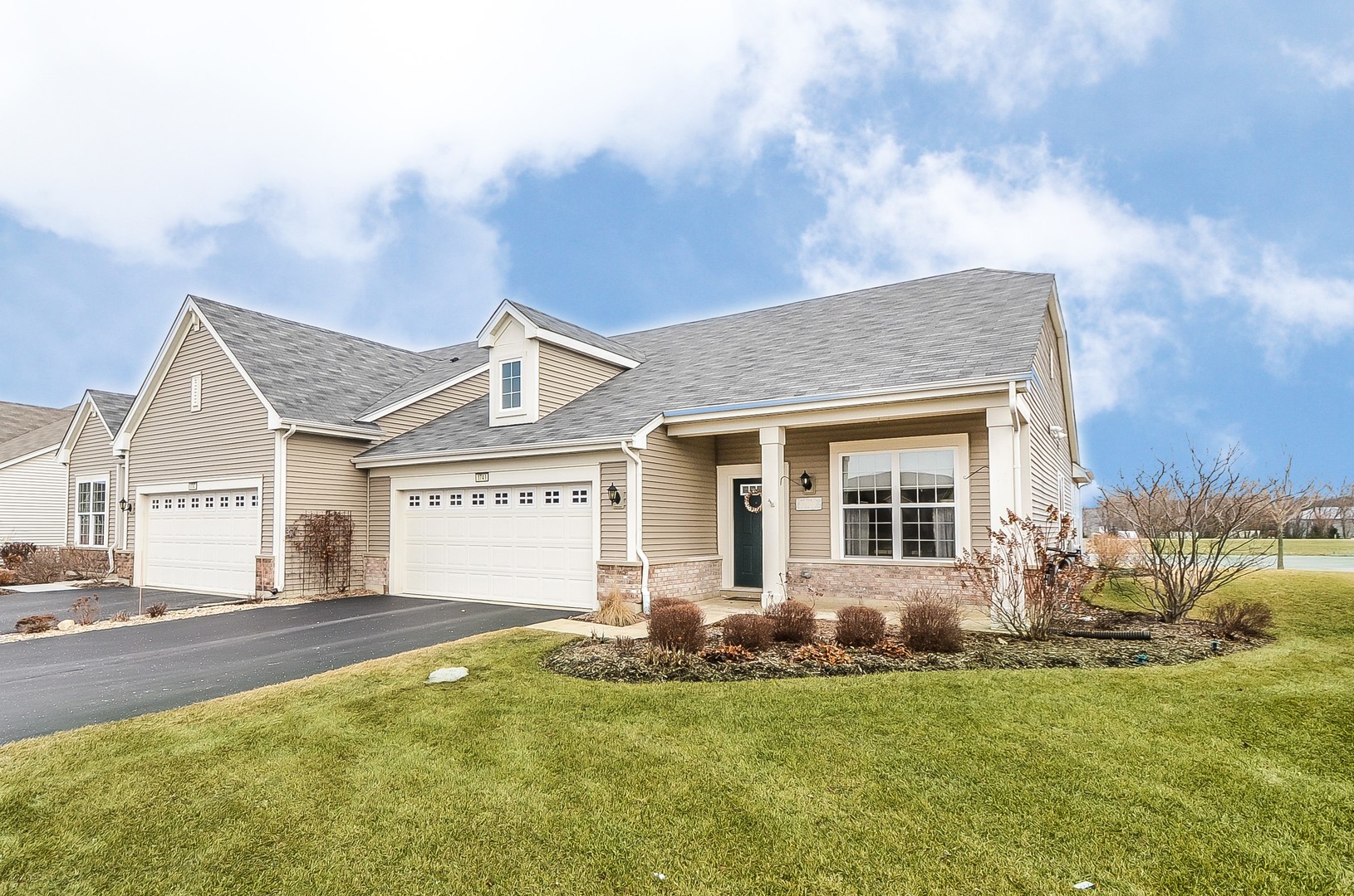 Carillon At Cambridge Lakes in Pingree Grove IL Homes for Sale