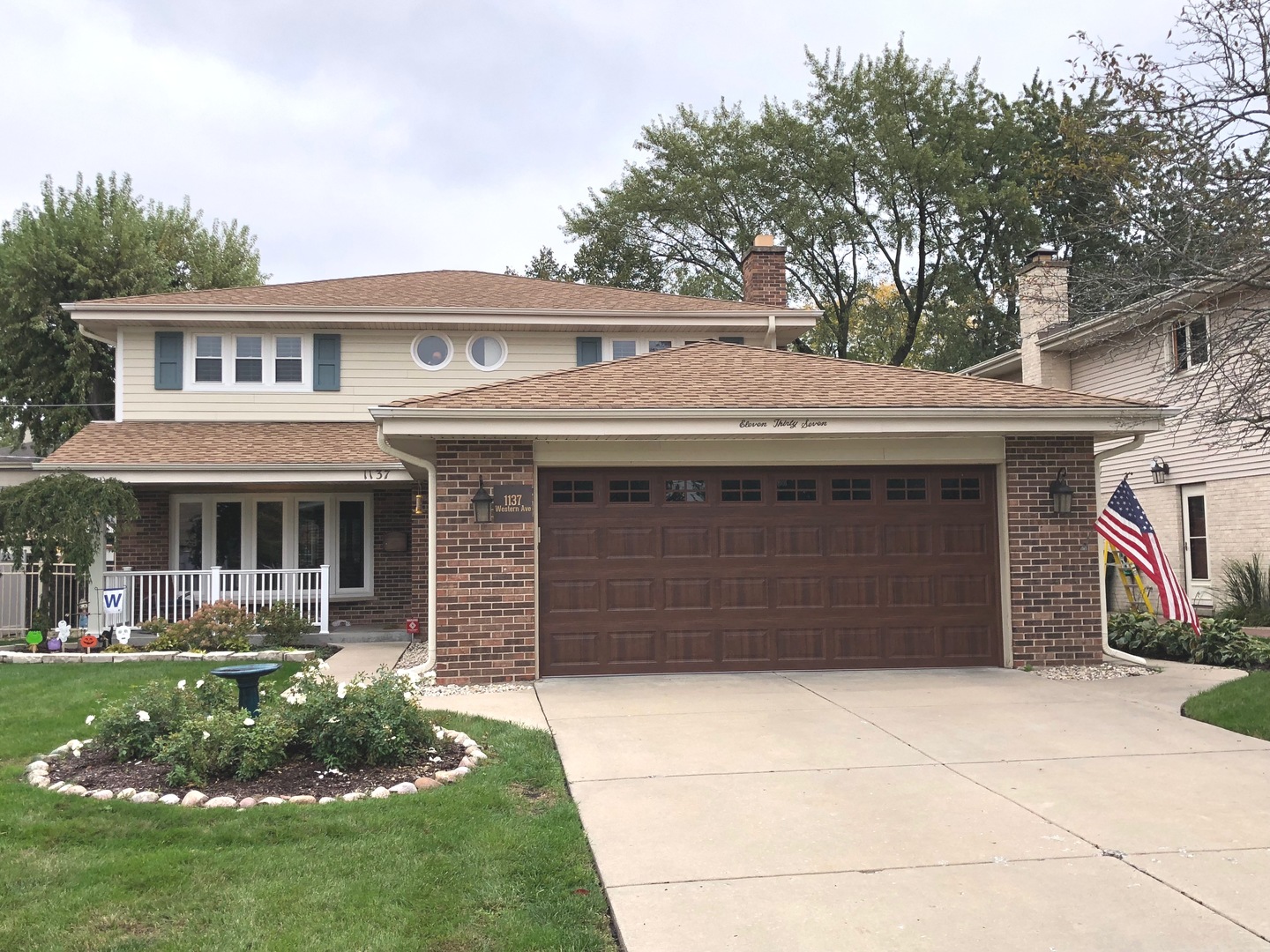 1137 N Western Avenue PARK RIDGE, Illinois BEAUTIFULLY REMODELED 2 STORY COLONIAL IN PEACEFUL LOCATION OVERLOOKING WOODLAND PARK! STUNNING 12 ROOM, 5 BEDRM, 3.5 BATH HOME IS DIRECTLY ACROSS FROM PLAYGROUND & TENNIS COURTS. ENTIRE HOME WAS REMODELED IN THE LAST 5 YEARS! SMALL LIST OF THE MANY IMPROVEMENTS INCLUDE: NEW KITCHEN W/ QUARTZ COUNTERS, STAINLESS STEEL APPL'S W/ JENN AIR REF, BOSCH DW, PORCELAIN BACK SPLASH, NEW ANTIQUE CABINETRY, & PORCELAIN TILE FLOORING. SPACIOUS LIVING RM & SEPARATE FORMAL DINING RM BOAST REFINISHED STAINED OAK FLOORING, CROWN MOLDING, & CANNED LIGHTING. NEW GARAGE DOOR, SIDING, SMART THERMOSTAT & DOUBLE PANE ENERGY EFFICIENT WINDOWS W/ NEW BLINDS & PLANTATION SHUTTERS. COZY FAMILY RM OFF KIT W/ WOOD BURNING FIREPLACE! 1ST FLR LAUNDRY/MUDRM, 4 LARGE BEDRMS ON 2ND LEVEL W/ MASTER & HALL BATHRMS BOTH FEATURING DOUBLE BOWL VANITIES, QUARTZ TOPS & NEW TILE T/O. REHABBED BASMENT HAS LARGE 2ND KITCHEN, FULL BATH, FAMILY/REC. RM AND 5TH BEDRM. MANY MORE UPDATES! SEE THIS ONE & FALL IN LOVE TODAY!