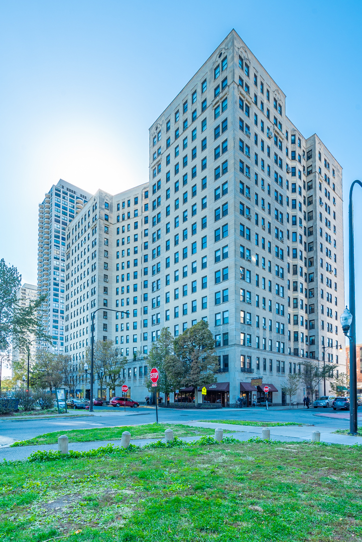 2000 N Lincoln Park West Chicago Condos For Sale