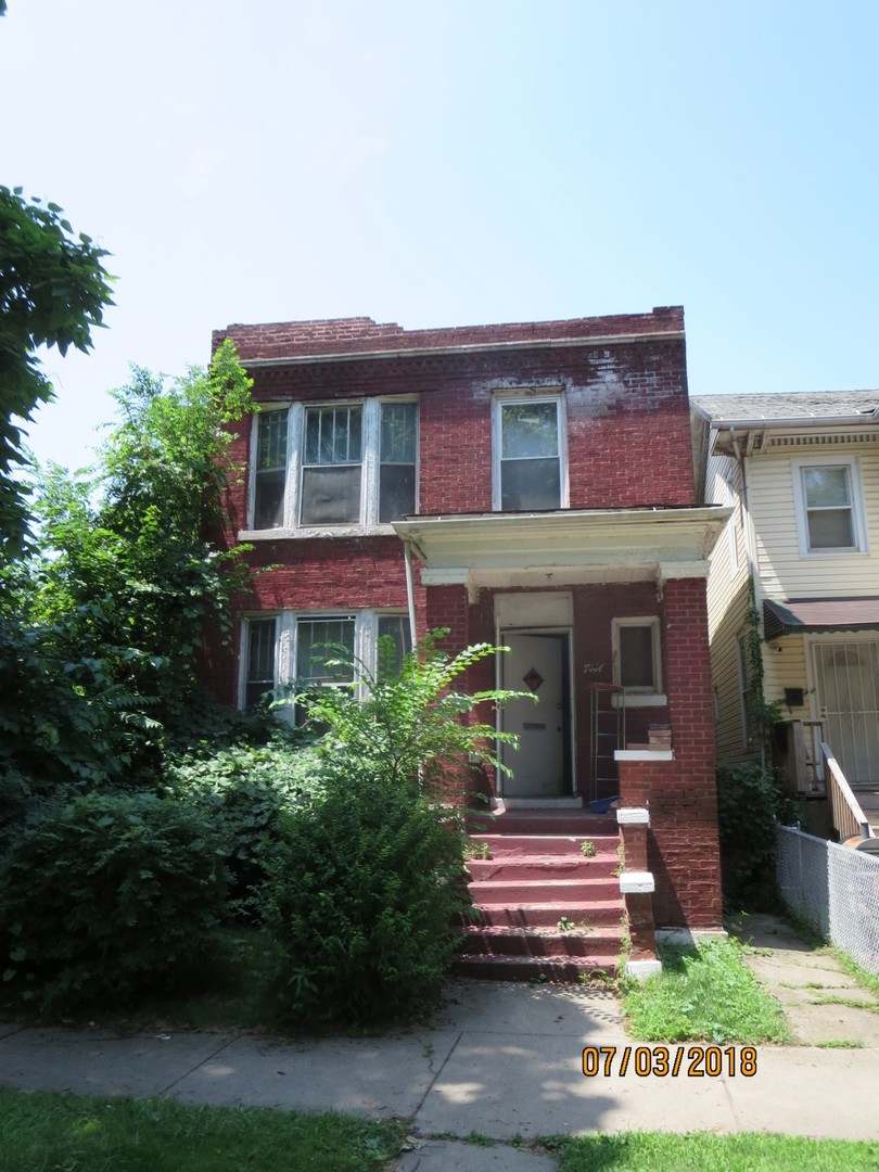 7146 Langley Avenue S Chicago, Illinois SINGLE FAMILY HOME SOLD AS-IS AND READY FOR A NEW FAMILY. NOT BANK OWNED AND NOT A SHORT SALE, OWNERS ARE LOCAL AND MOTIVATED. THIS HOME IS BEING SOLD AS-IS, SO PLEASE INSPECT PRIOR TO SUBMITTING AN OFFER. PLEASE NOTE: 0% TAX PRORATIONS ARE OFFERED, THE SELLER WILL PAY CURRENT AND ALL PRIOR TAX BUT 0% CREDIT FOR FUTURE BILLS. SPECIAL WARRANTY DEED AT CLOSING. NO SURVEY. FOR FASTER RESPONSE PLEASE USE SELLERS CONTRACT, ADDENDUM AND DISCLOSURES UNDER DOCUMENTS