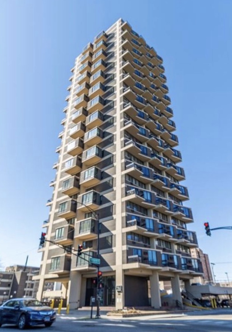 Granville Towers in Chicago IL Homes for Sale Granville Towers in