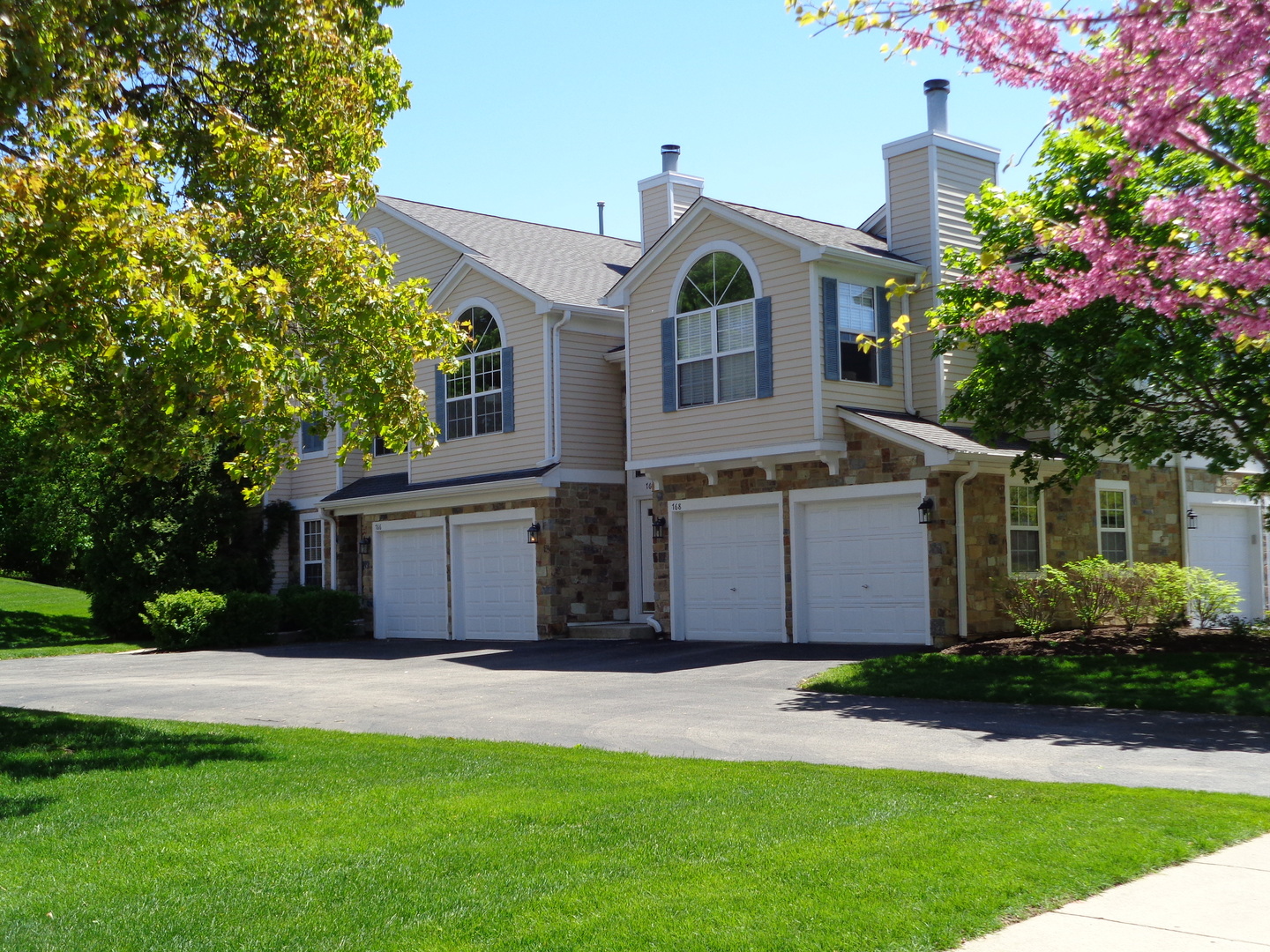 Carriages Of Grosse Pointe in Vernon Hills IL Homes for Sale