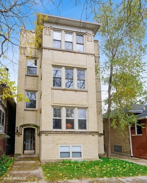 7 Apartment in Albany Park