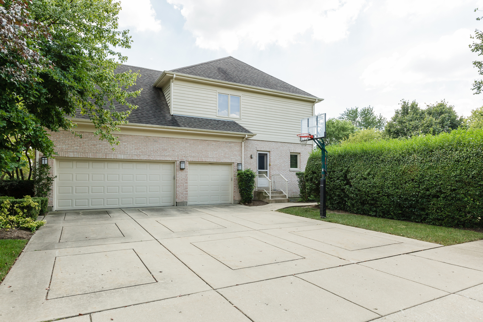 2980 KINGSTON Drive