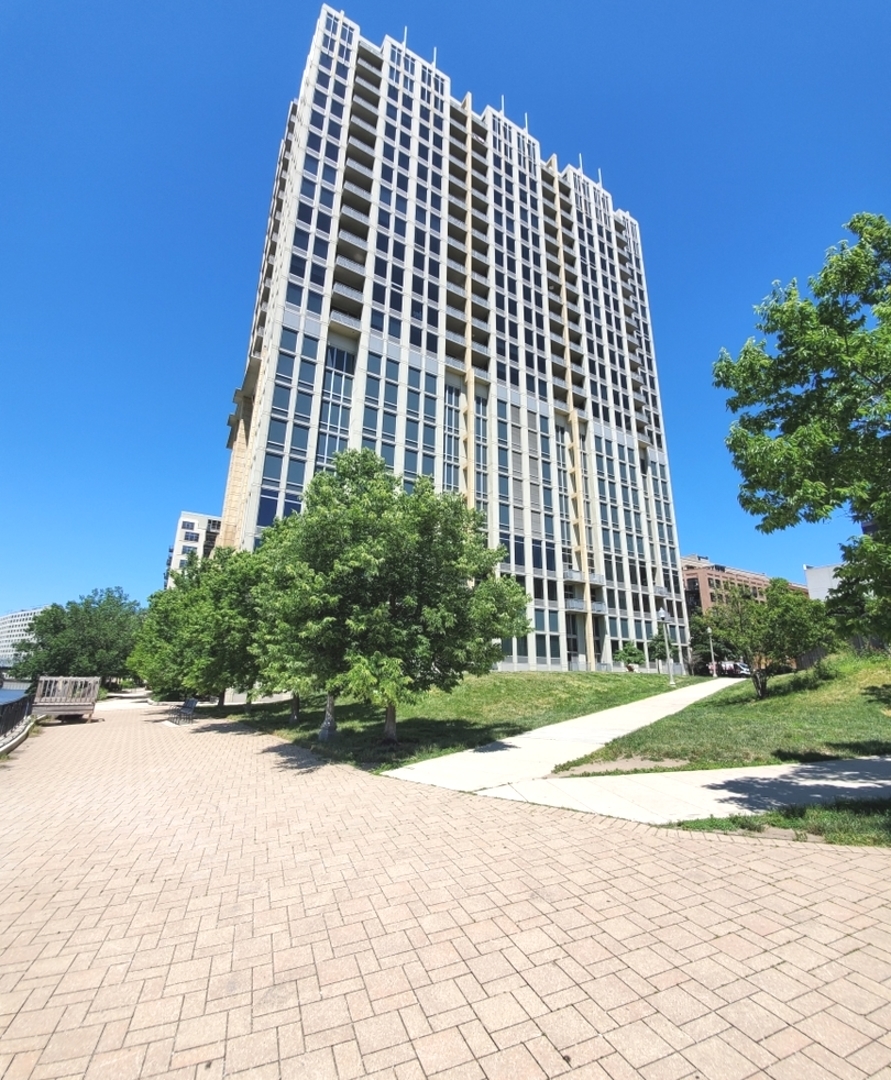 River Plaza in Chicago IL Homes for Sale River Plaza in Chicago Real