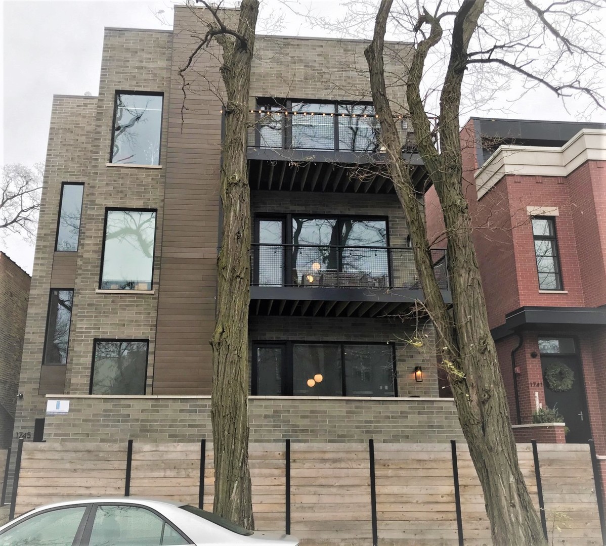3 Apartment in West Town