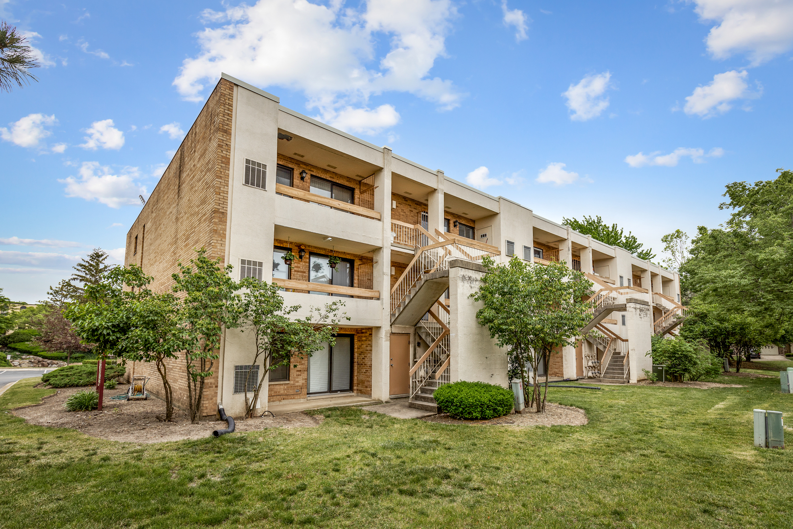 PropertyUP MLS 11119715 for sale 176 E Springbrook Unit 2a