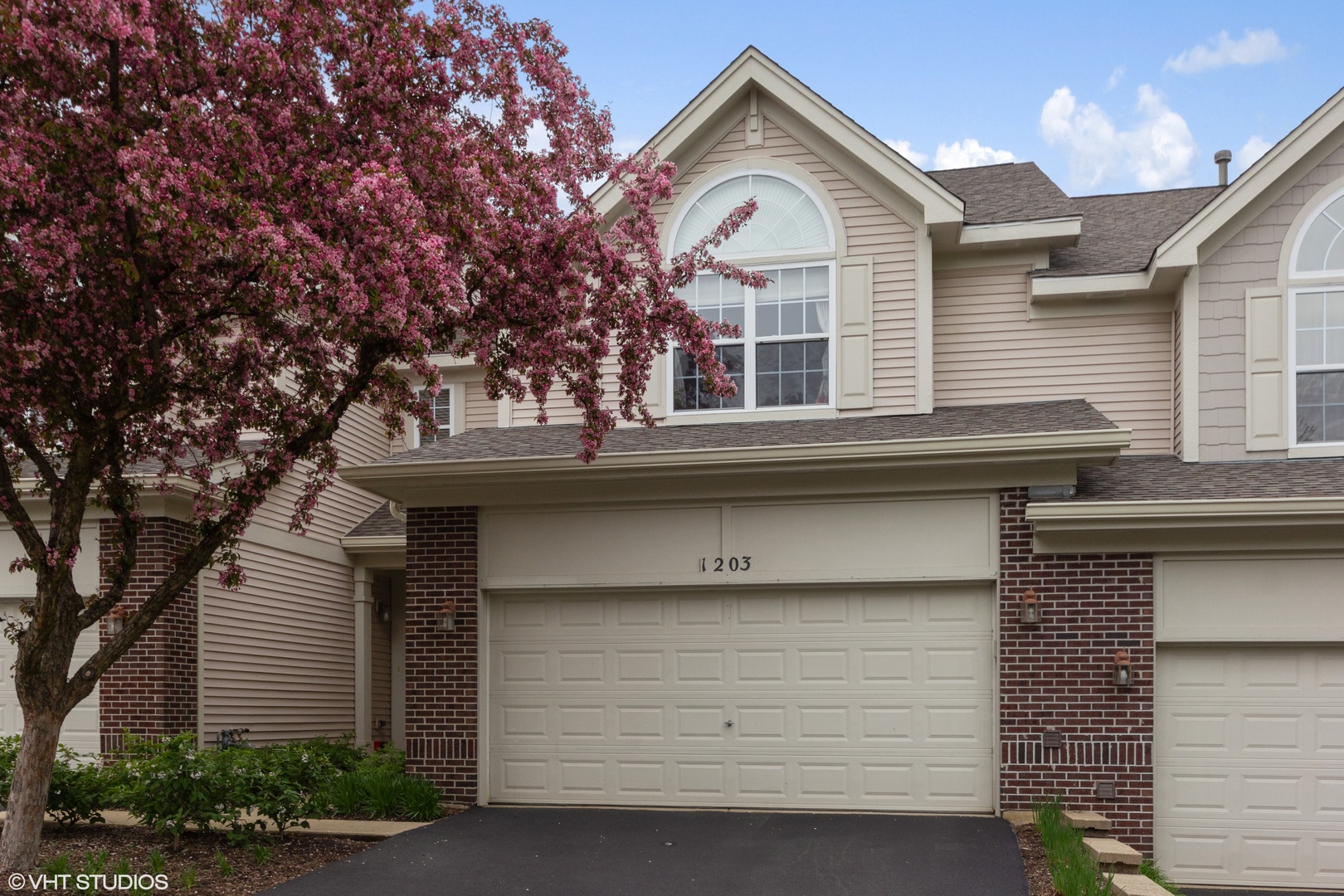 Stonebridge in Aurora IL Homes for Sale Stonebridge in Aurora Real