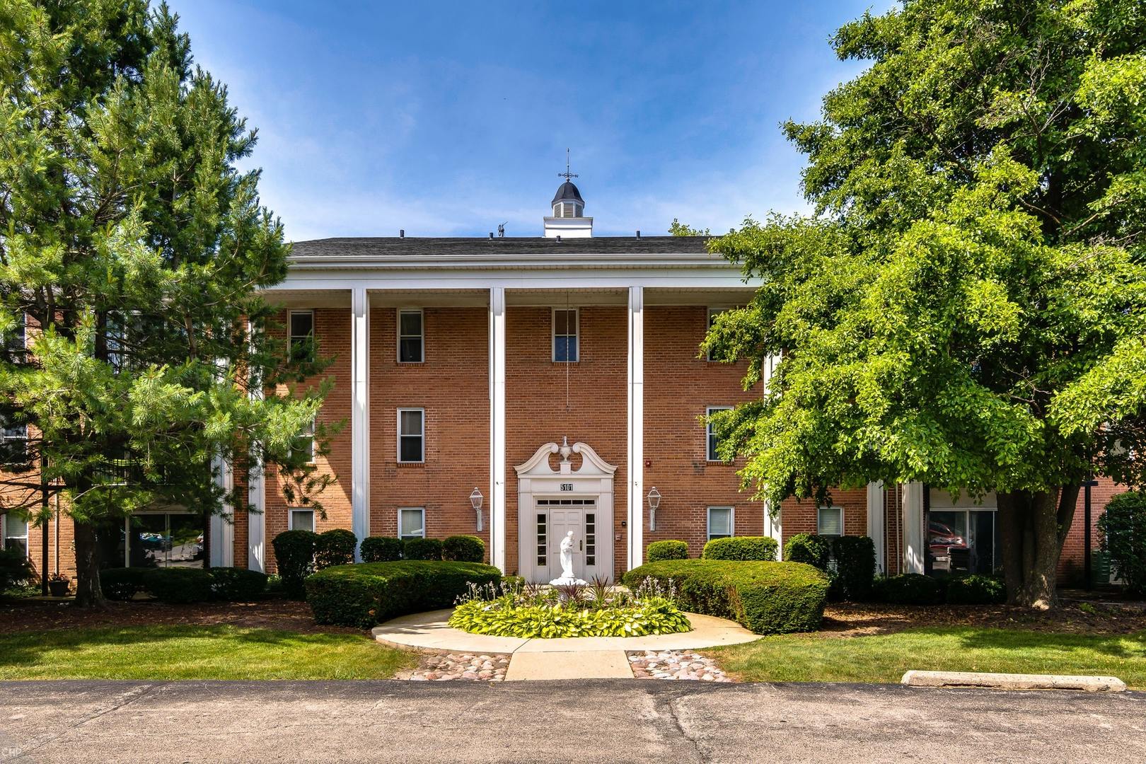 Carriage Way in Rolling Meadows IL Homes for Sale Carriage Way in