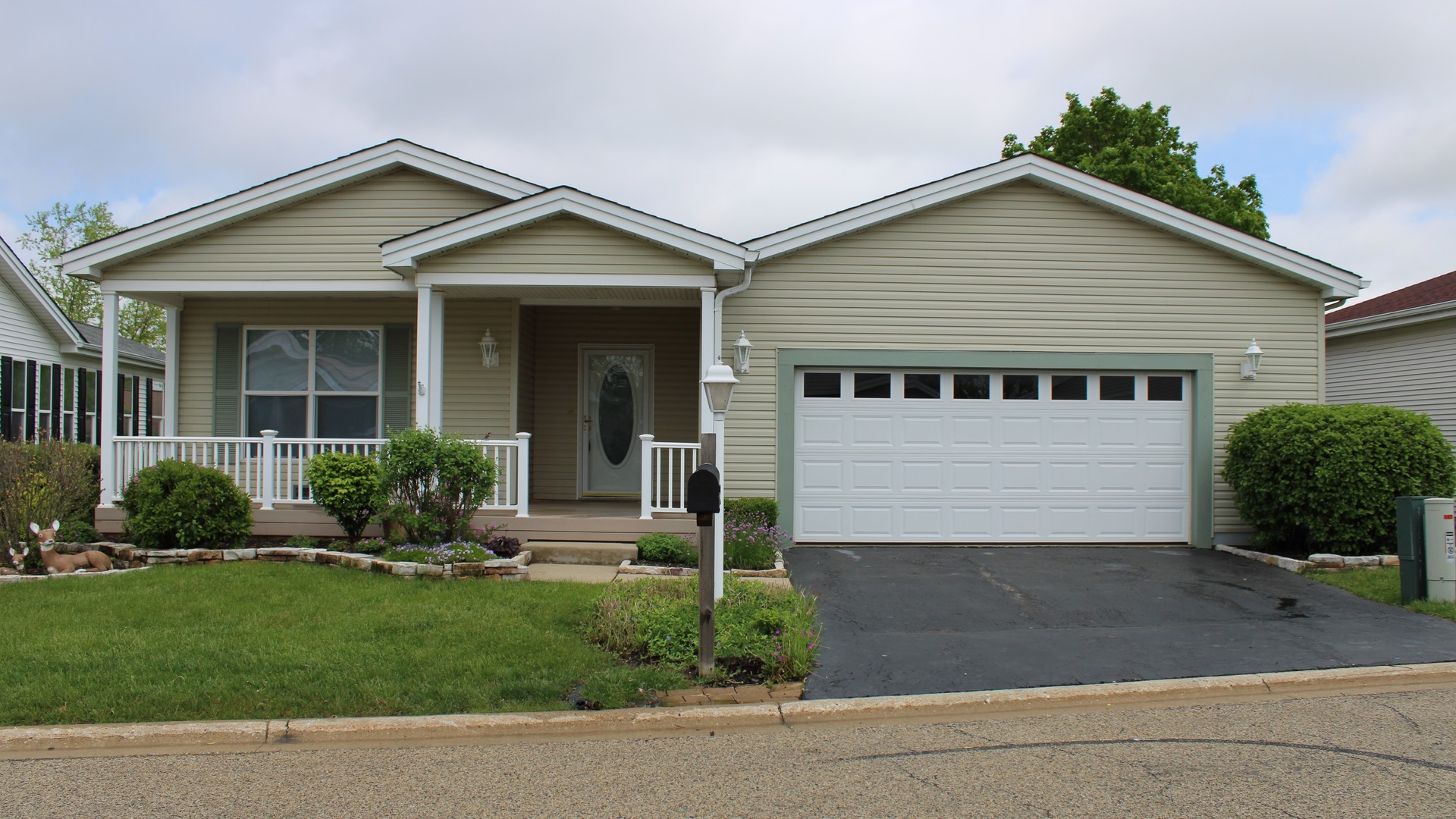 Saddlebrook Farms in Grayslake IL Homes for Sale Saddlebrook Farms in