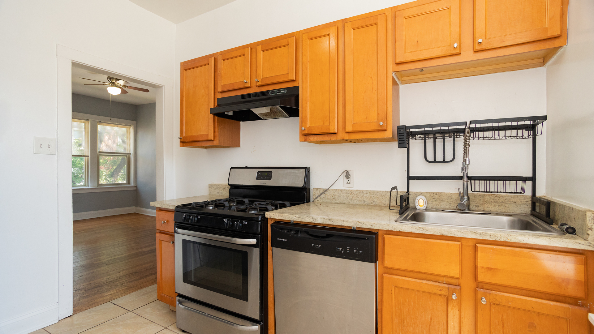 3109 W Ainslie St, Chicago Reviews & Apartments for Rent