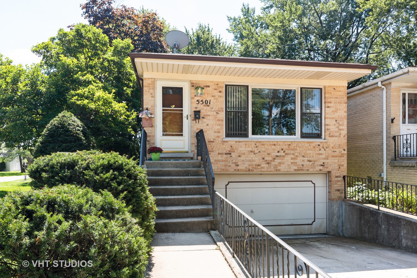 Mls 10509777 364 500 Www Cranechicagohomes Com 5501 W Ardmore Ave