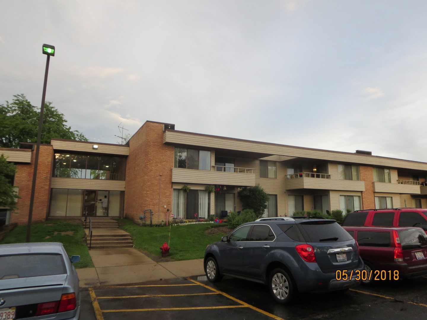 1155 Sterling Avenue N 218 PALATINE, Illinois 1 BEDROOM 1 BATHROOM CONDO IN PALATINE. CLEAN AND SAFE UNIT FOR RENT. NO SECURITY DEPOSIT, JUST FIRST AND LAST MONTHS RENT. RELAXING ENVIRONMENT, GROUNDS INCLUDE POOL CLUBHOUSE AND OTHER AMENITIES. ONLY GOOD CREDIT APPLICANTS, NO SMOKING IN THE UNIT.