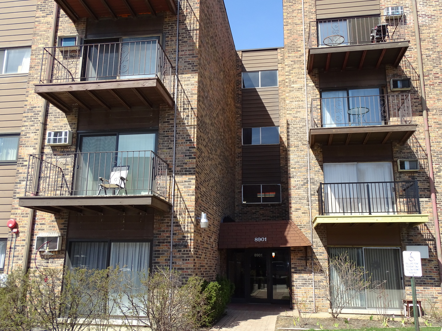 8901 NORTH WESTERN AVENUE #305, DES PLAINES, IL 60016