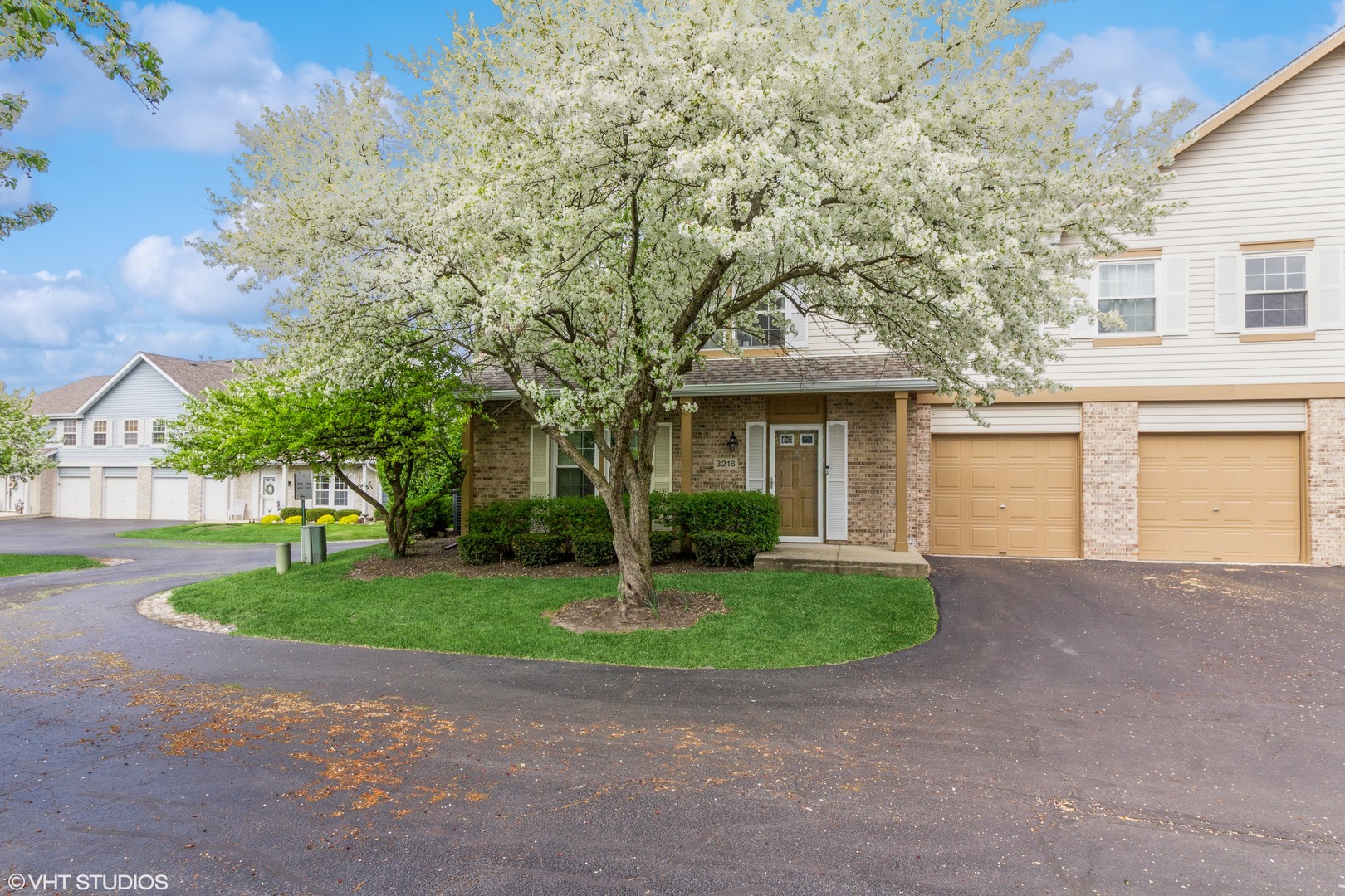 Townes Of Oakhurst in Aurora IL Homes for Sale Townes Of Oakhurst in