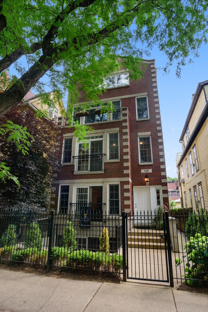 1137 W Wrightwood 2, Chicago, IL MLS 10891797 Berkshire Hathaway