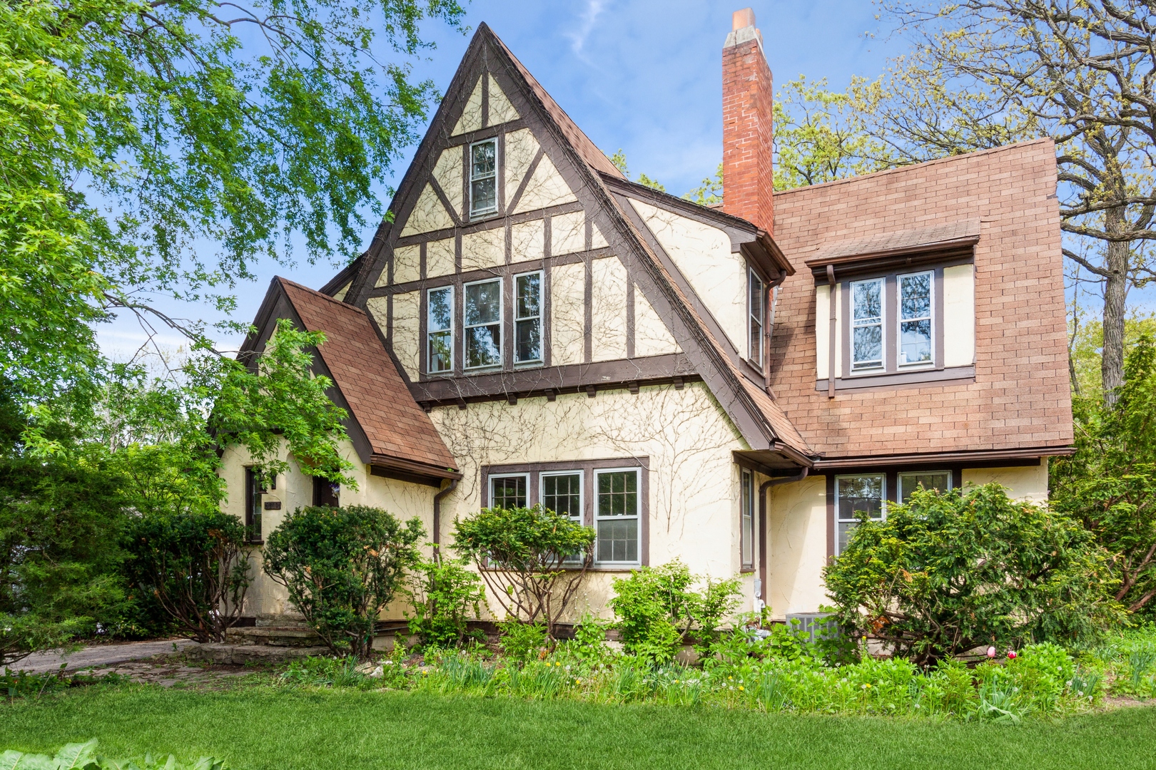 homes for sale in downers grove il