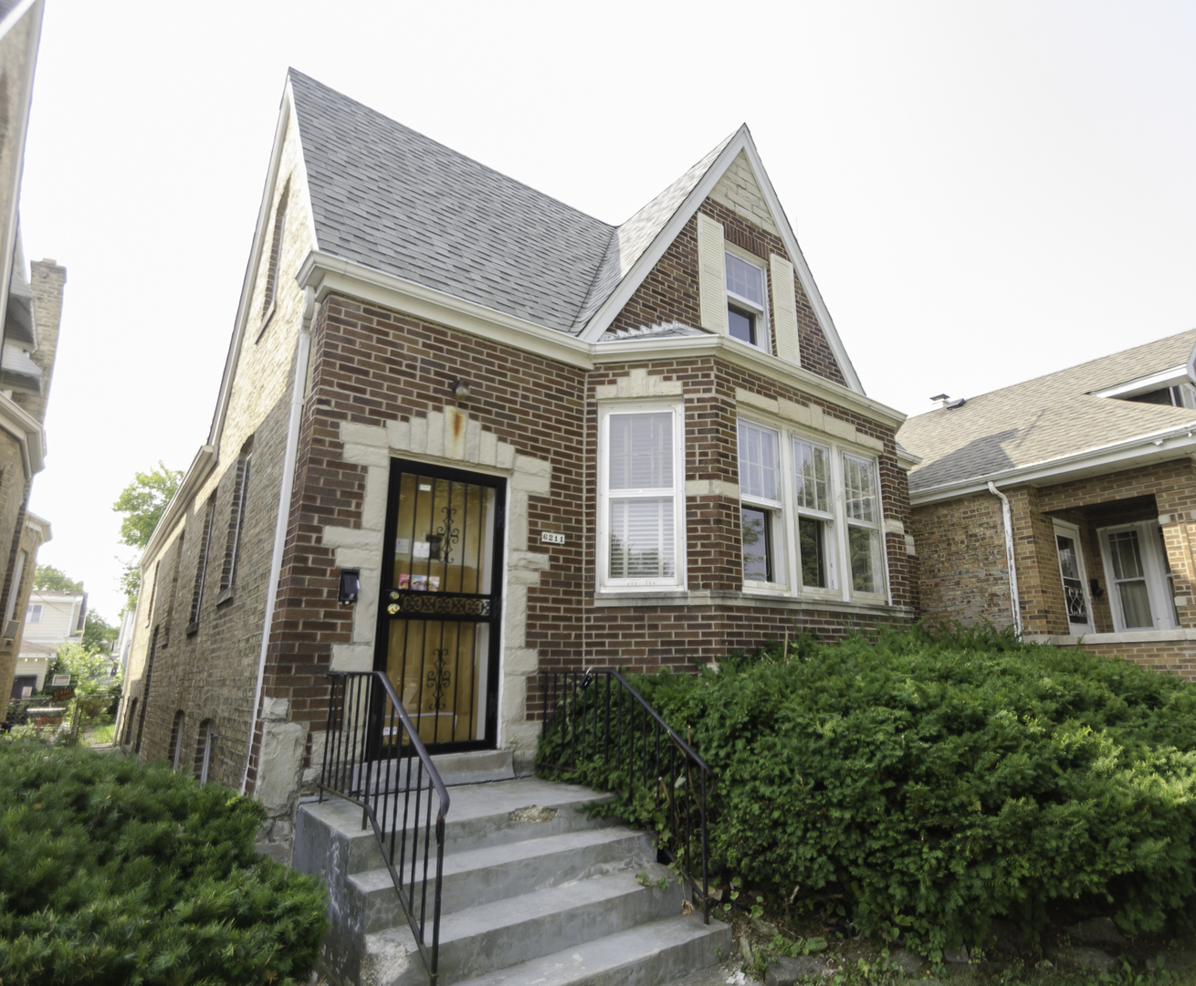 6211 W Berenice , Chicago, IL MLS 10880818 Berkshire Hathaway