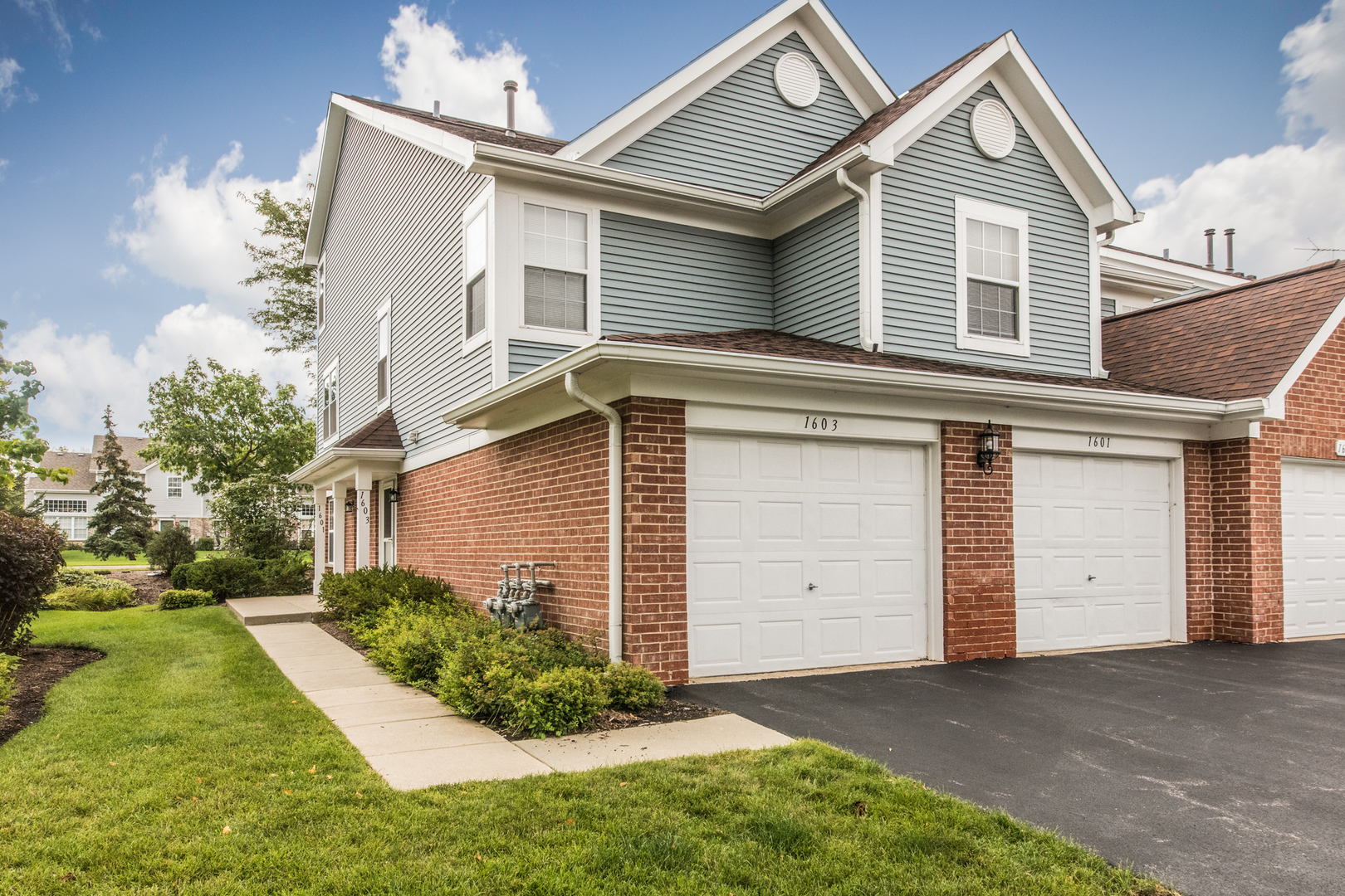 Turnberry Manor in Roselle IL Homes for Sale Turnberry Manor in