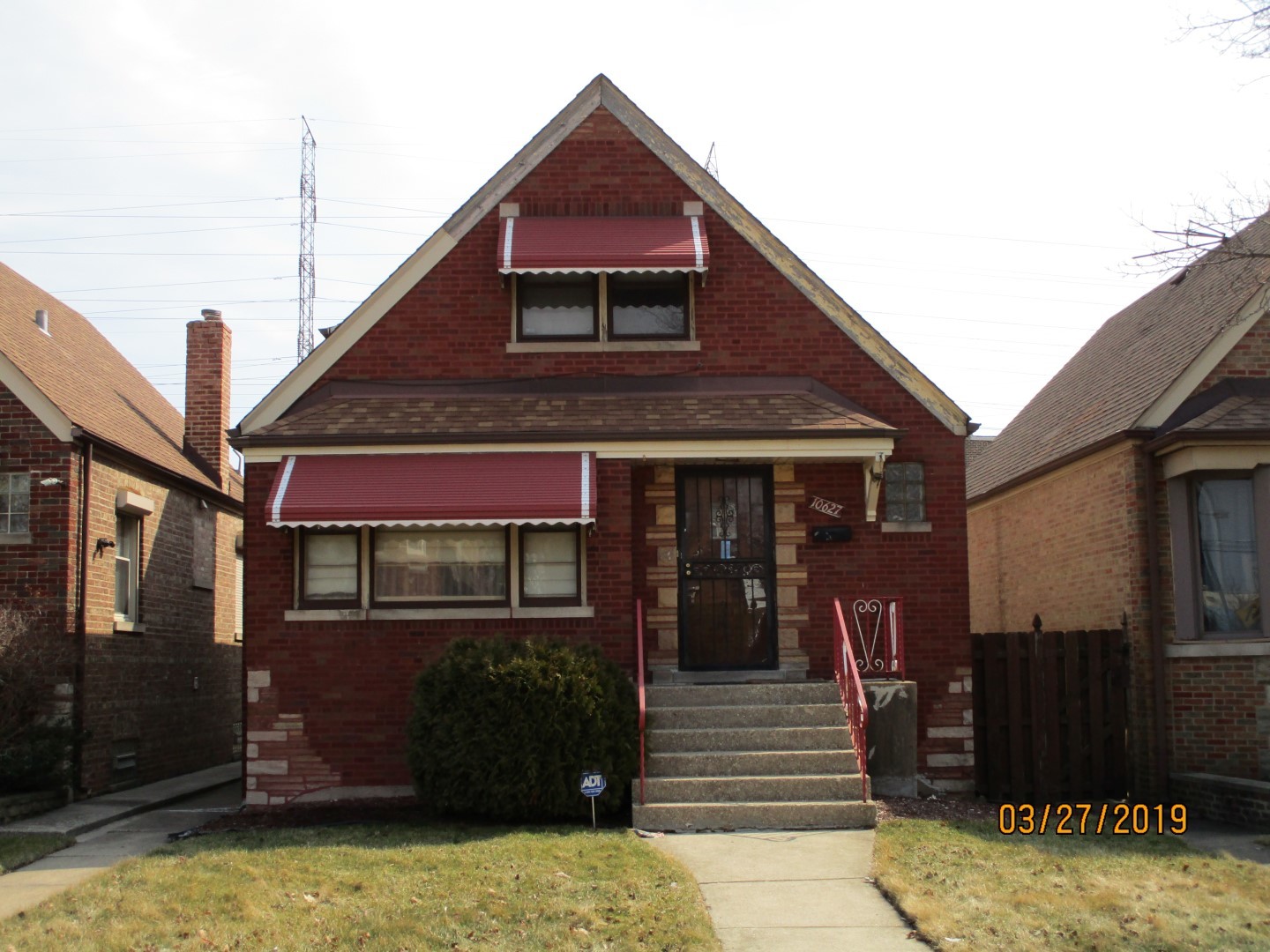 10627 Avenue B S chicago, Illinois SINGLE FAMILY HOME SOLD AS-IS AND READY FOR A NEW FAMILY. NOT BANK OWNED AND NOT A SHORT SALE, OWNERS ARE LOCAL AND MOTIVATED. THIS HOME IS BEING SOLD AS-IS, SO PLEASE INSPECT PRIOR TO SUBMITTING AN OFFER. PLEASE NOTE: 0% TAX PRORATIONS ARE OFFERED, THE SELLER WILL PAY CURRENT AND ALL PRIOR TAX BUT 0% CREDIT FOR FUTURE BILLS. SPECIAL WARRANTY DEED AT CLOSING. NO SURVEY. FOR FASTER RESPONSE PLEASE USE SELLERS CONTRACT, ADDENDUM AND DISCLOSURES UNDER DOCUMENTS.