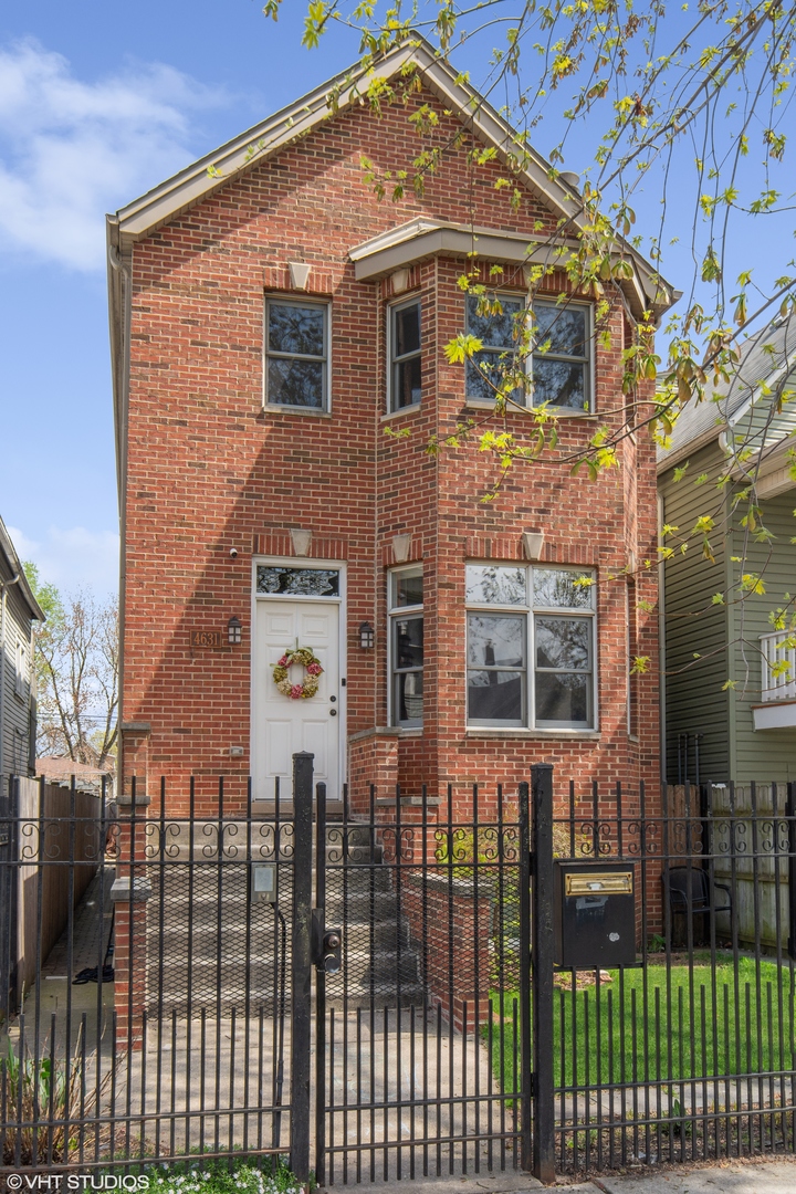 3 House in Albany Park