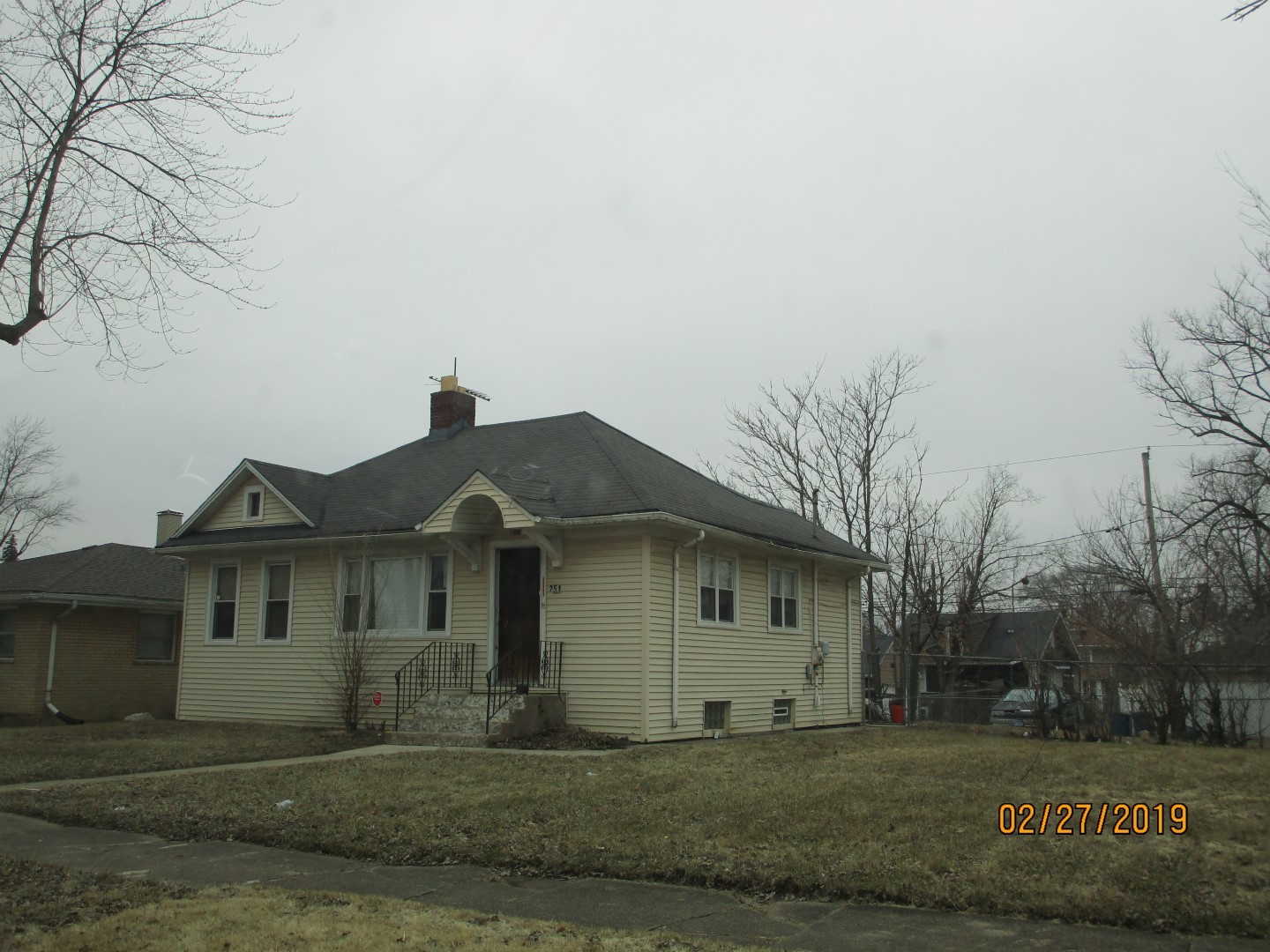 251 17th Street W CHICAGO HEIGHTS, Illinois SINGLE FAMILY HOME SOLD AS-IS AND READY FOR A NEW FAMILY. NOT BANK OWNED AND NOT A SHORT SALE, OWNERS ARE LOCAL AND MOTIVATED. THIS HOME IS BEING SOLD AS-IS, SO PLEASE INSPECT PRIOR TO SUBMITTING AN OFFER. PLEASE NOTE: 0% TAX PRORATIONS ARE OFFERED, THE SELLER WILL PAY CURRENT AND ALL PRIOR TAX BUT 0% CREDIT FOR FUTURE BILLS. SPECIAL WARRANTY DEED AT CLOSING. NO SURVEY. FOR FASTER RESPONSE PLEASE USE SELLERS CONTRACT, ADDENDUM AND DISCLOSURES UNDER DOCUMENTS.