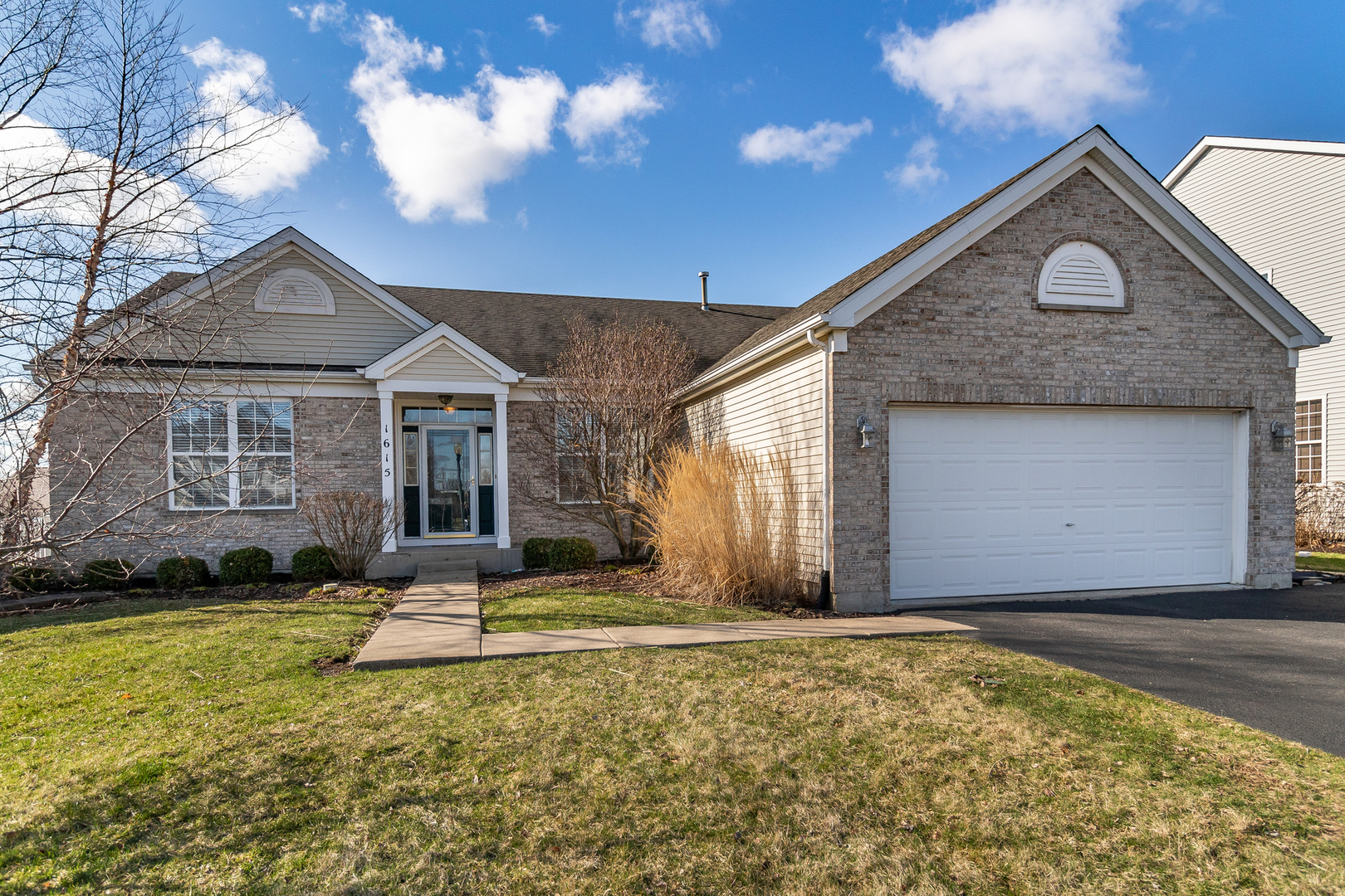 Walnut Trails in Shorewood IL Homes for Sale Walnut Trails in