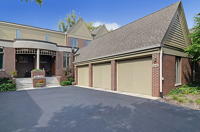 1216 Hawthorne Court Court, Hinsdale, IL 60521