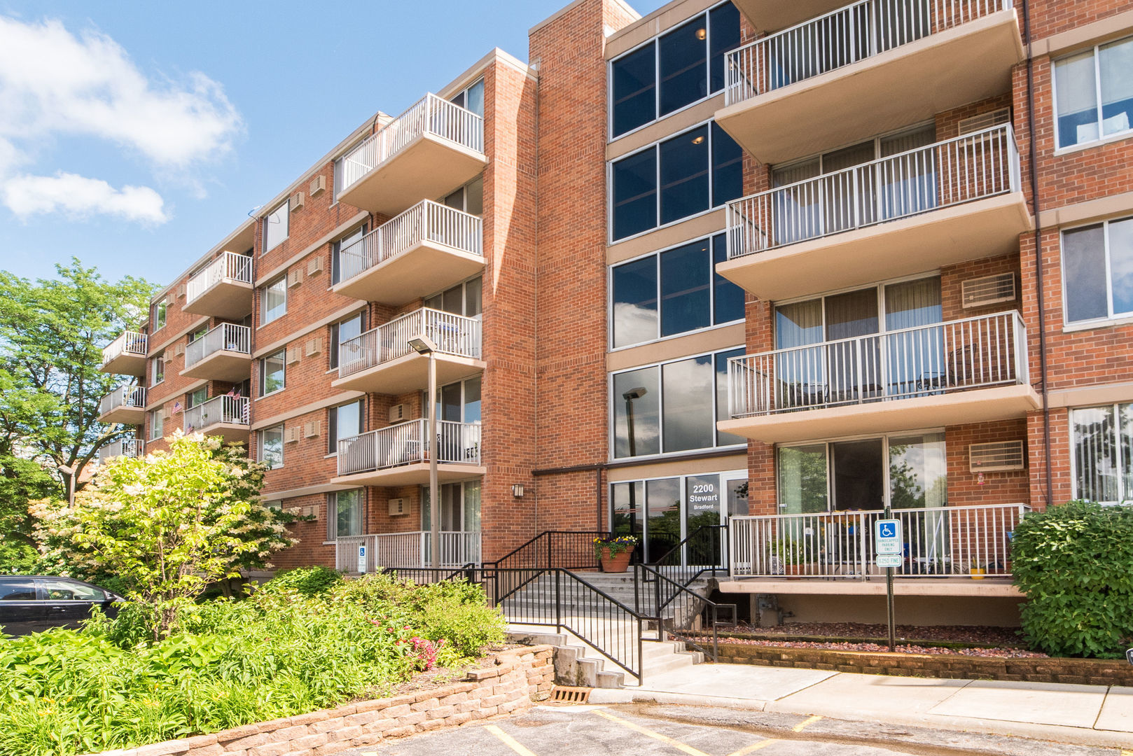 Yorktown Green in Lombard IL Homes for Sale Yorktown Green in Lombard