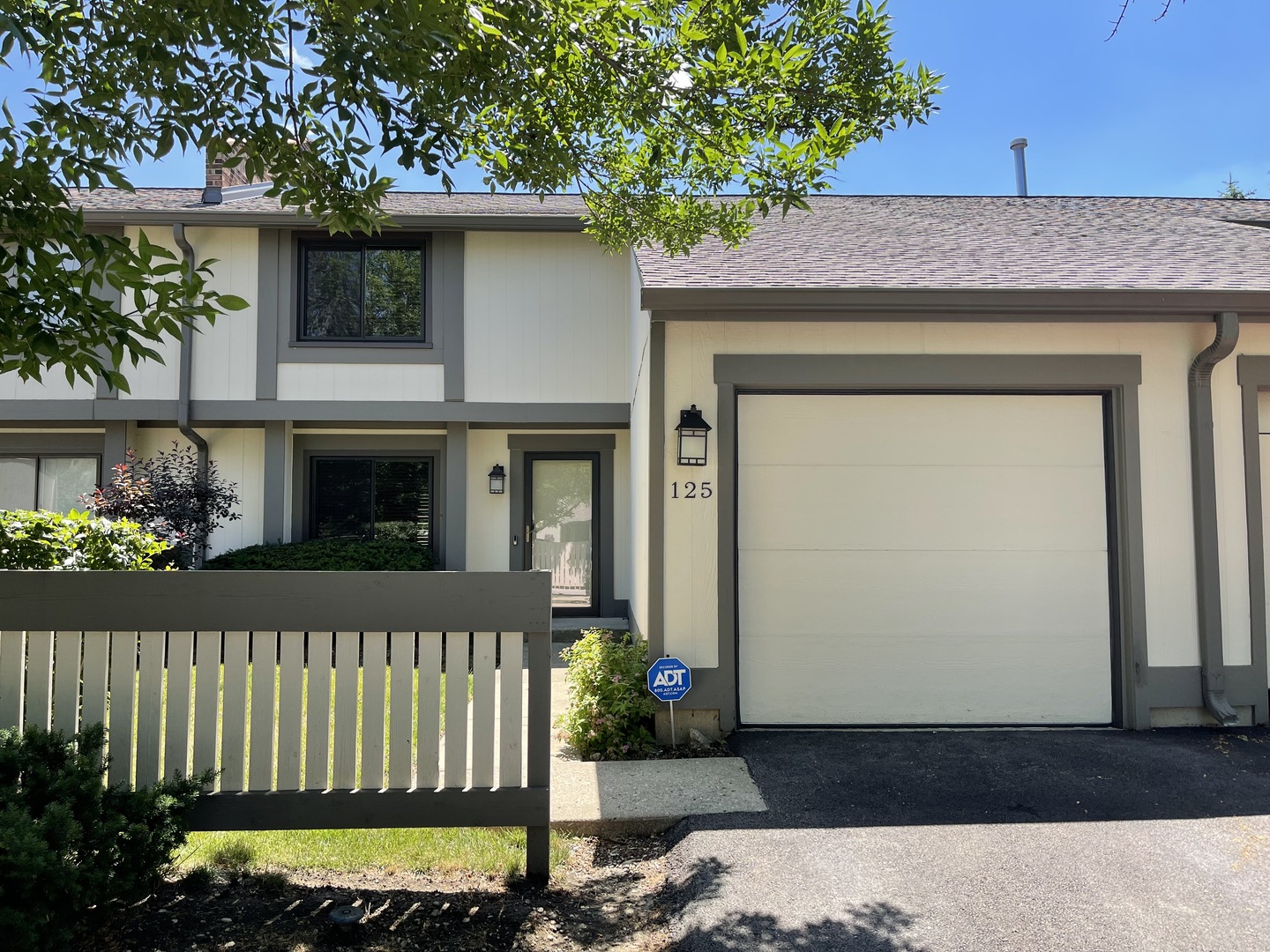 Meadow Edge in Rolling Meadows IL Homes for Sale Meadow Edge in