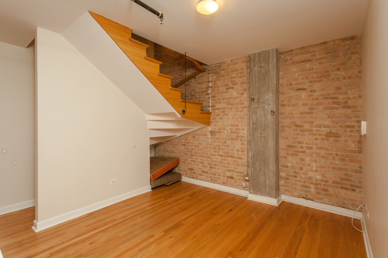 2545 S Dearborn St apartments for rent at AptAmigo