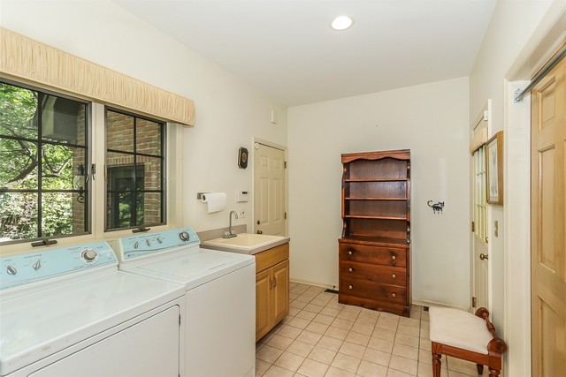 39 DEVERELL Drive